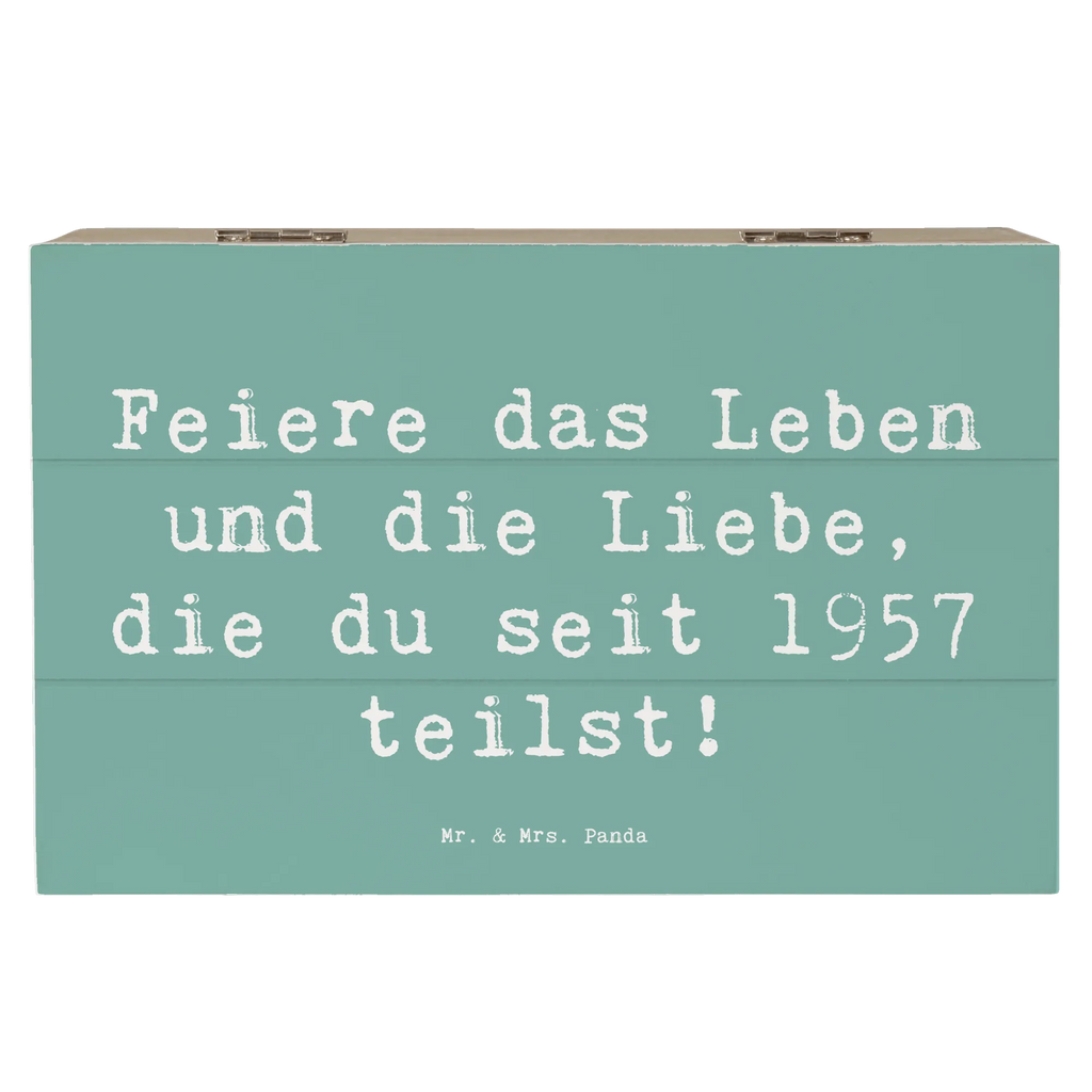 Wooden chest Saying Feiere das Leben und die Liebe, die du seit 1957 teilst! Erinnerungsbox, Truhe, XXL, Dekokiste, Schatulle, Geschenkdose, Erinnerungskiste, Schatzkiste, Holzkiste, Kiste, Aufbewahrungsbox, Geschenkbox, Geburtstag, Geburtstagsgeschenk, Geschenk