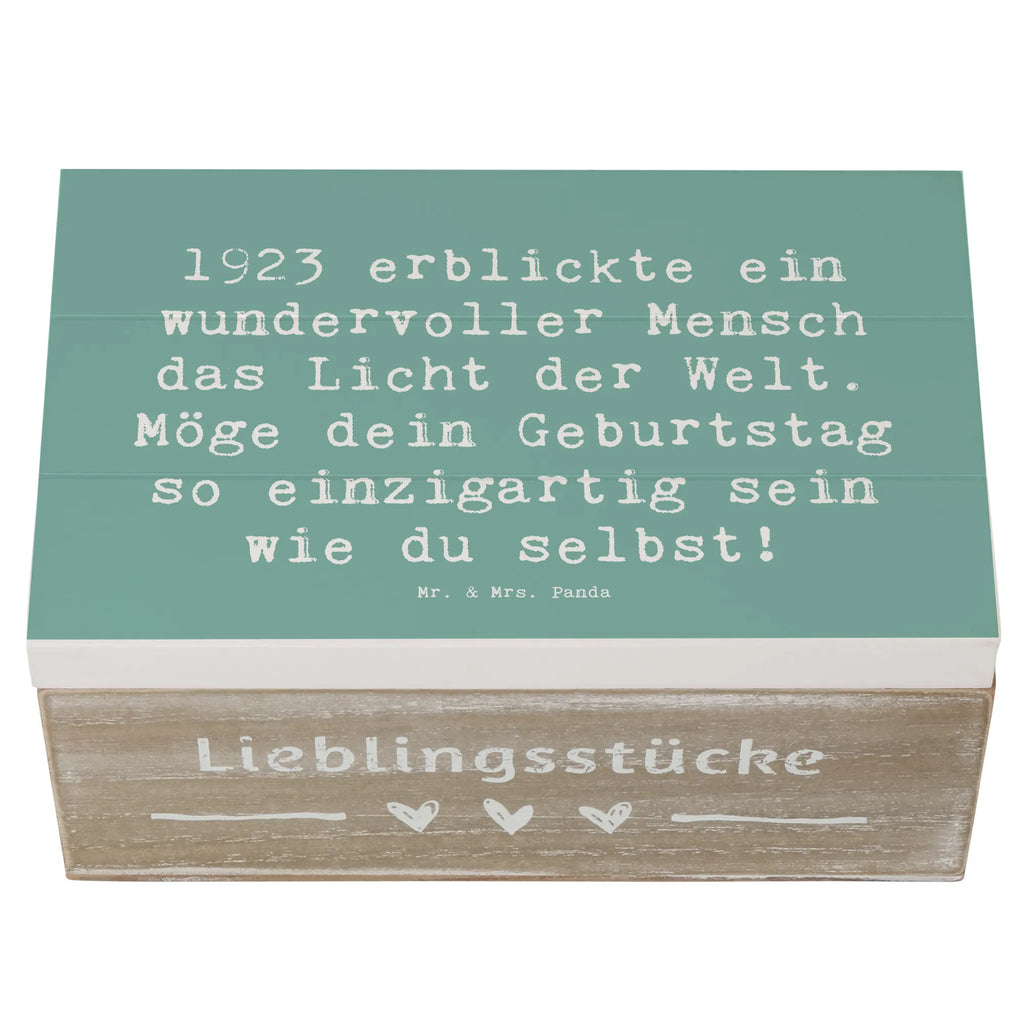 Wooden chest Saying 1923 erblickte ein wundervoller Mensch das Licht der Welt. Möge dein Geburtstag so einzigartig sein wie du selbst! Geschenkbox, Truhe, Holzkiste, Schatulle, Erinnerungskiste, Geschenkdose, Kiste, XXL, Erinnerungsbox, Schatzkiste, Aufbewahrungsbox, Dekokiste, Geburtstag, Geburtstagsgeschenk, Geschenk