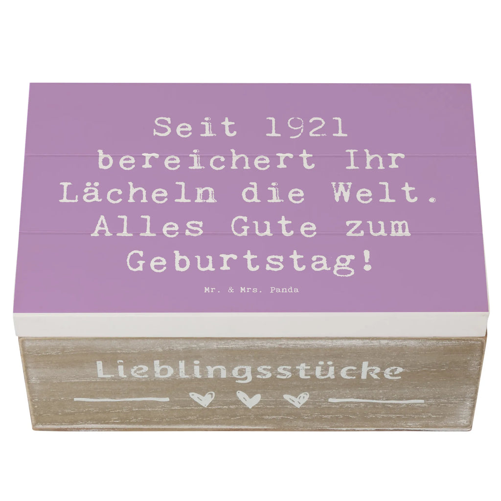 Wooden chest Saying Seit 1921 bereichert Ihr Lächeln die Welt. Alles Gute zum Geburtstag! Kiste, Geschenkdose, Aufbewahrungsbox, Erinnerungsbox, Dekokiste, Schatzkiste, Truhe, Schatulle, XXL, Geschenkbox, Erinnerungskiste, Holzkiste, Geburtstag, Geburtstagsgeschenk, Geschenk