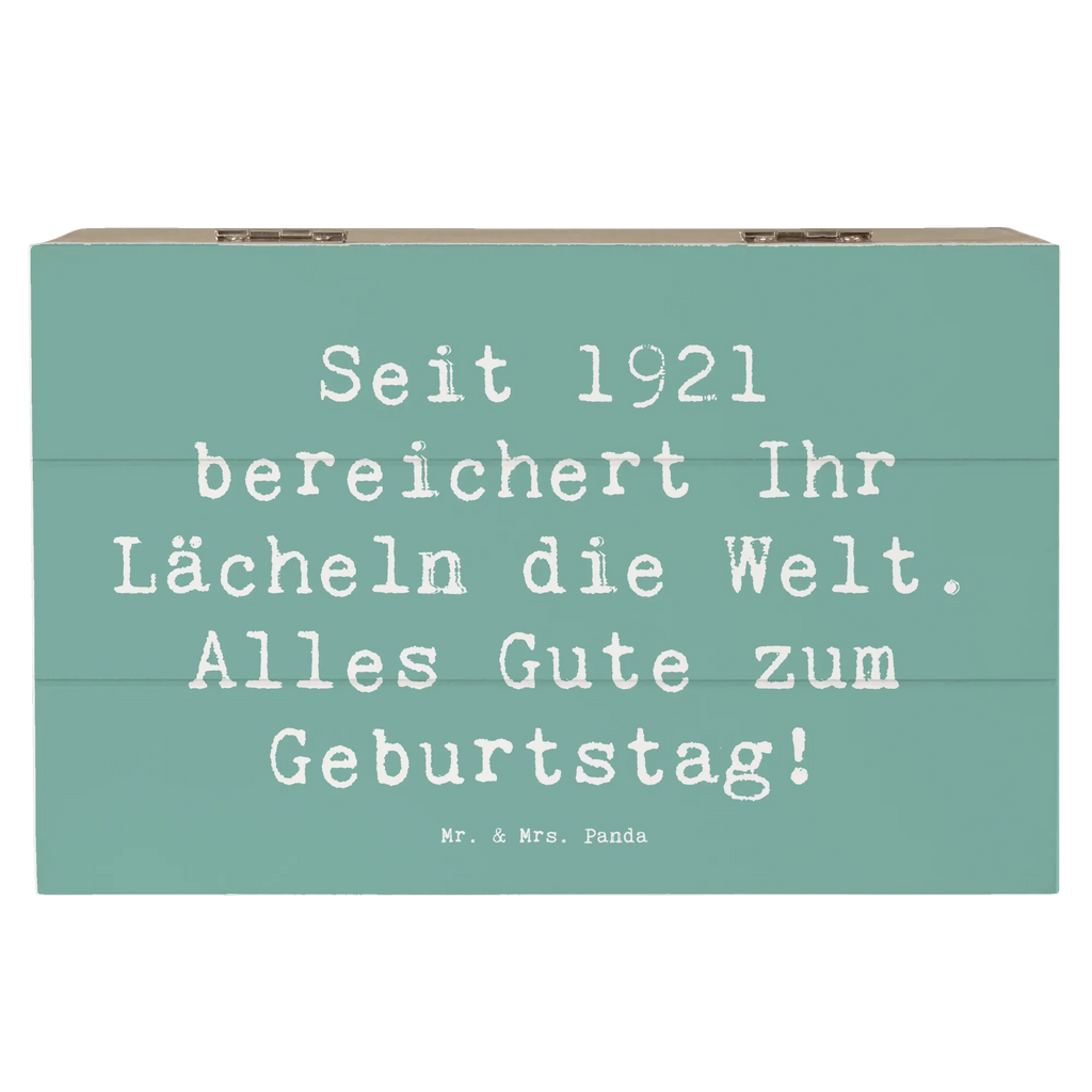 Wooden chest Saying Seit 1921 bereichert Ihr Lächeln die Welt. Alles Gute zum Geburtstag! Kiste, Geschenkdose, Aufbewahrungsbox, Erinnerungsbox, Dekokiste, Schatzkiste, Truhe, Schatulle, XXL, Geschenkbox, Erinnerungskiste, Holzkiste, Geburtstag, Geburtstagsgeschenk, Geschenk