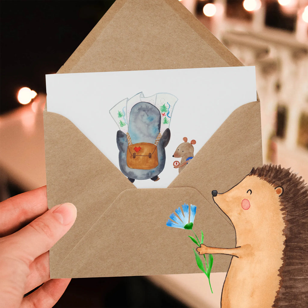 Deluxe Card Sei mutig und erforsche das Unbekannte, denn jedes Abenteuer ist eine spannende Entdeckungsreise! Karte, Hochwertige Grußkarte, Klappkarte, Einladungskarte, Grußkarte, Hochwertige Klappkarte, Geburtstagskarte, Glückwunschkarte, Hochzeitskarte, sprüche, zitate, spruch kollektion, inspiration, motivation, lebensweisheiten, geschenkideen, wanddeko, wohnaccessoires, sprüche sammlung, schöne sprüche, glück, liebe, freude, lächeln, alltag verschönern, nachhaltige geschenke, dekoration, kreativ, einzigartig, shopify, mr and mrs panda