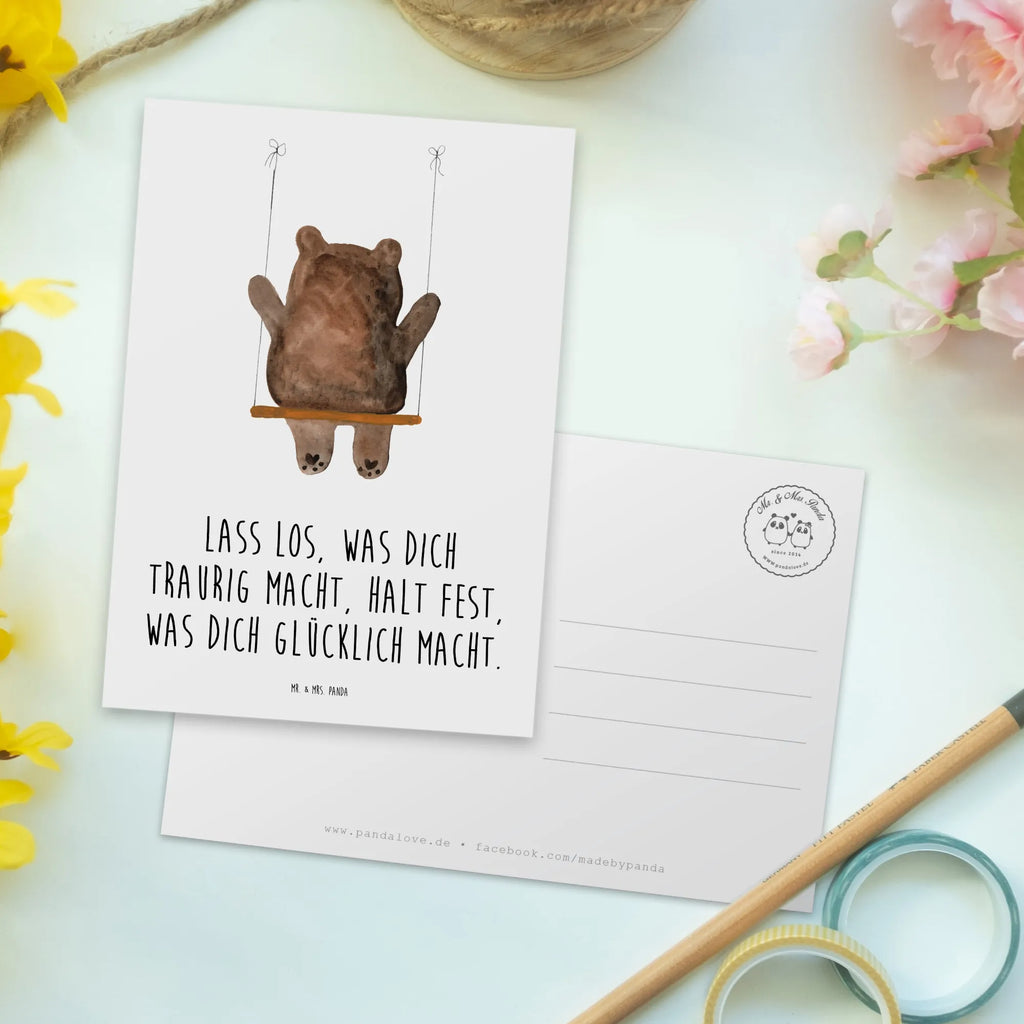 Postcard Lass los, was dich traurig macht, halt fest, was dich glücklich macht. Kunstkarten, Fotokarte, bildkarte, Postkarte, kunstkarte, Ansichtskarte, spruchkarte, Designkarte, Grußkarte, einzelkarte, Ansichtskarten, Motivkarte, Postkarten, wanddeko, liebe, glück, sprüche, geschenkideen, alltag verschönern, lebensweisheiten, schöne sprüche, wohnaccessoires, motivation, zitate, nachhaltige geschenke, sprüche sammlung, inspiration, shopify, freude, spruch kollektion, mr and mrs panda, Dekoration, Lächeln, Kreativ, Einzigartig