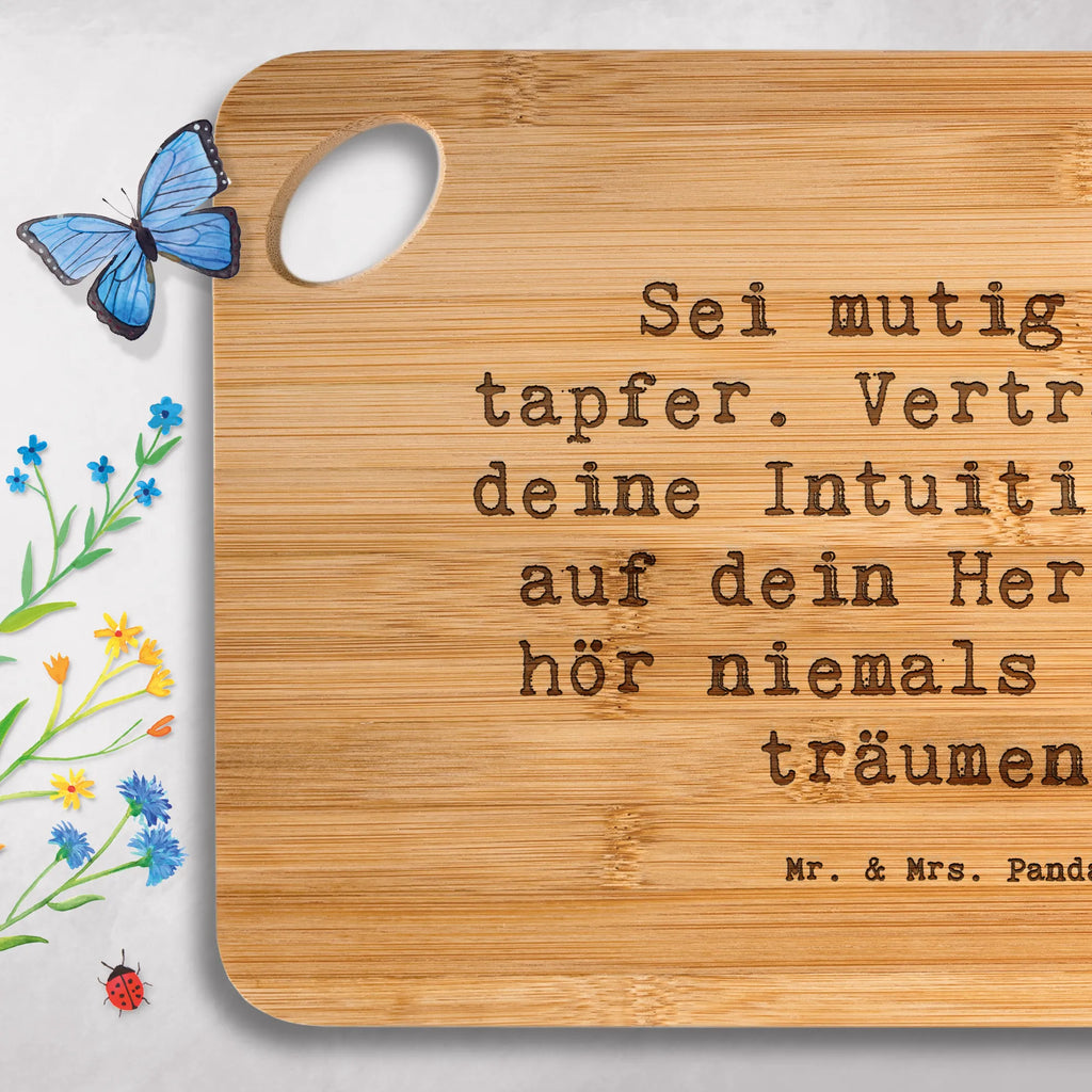 Schneidebrett Spruch Mutig zu sich selbst stehen Schneidebrett, Holzbrettchen, Holzbrett, Frühstücksbrett, Servierbrett, Brett, Küchenbrett, Hackbrett, sprüche, zitate, spruch kollektion, inspiration, motivation, lebensweisheiten, geschenkideen, wanddeko, wohnaccessoires, sprüche sammlung, schöne sprüche, glück, liebe, freude, lächeln, alltag verschönern, nachhaltige geschenke, dekoration, kreativ, einzigartig, shopify, mr and mrs panda