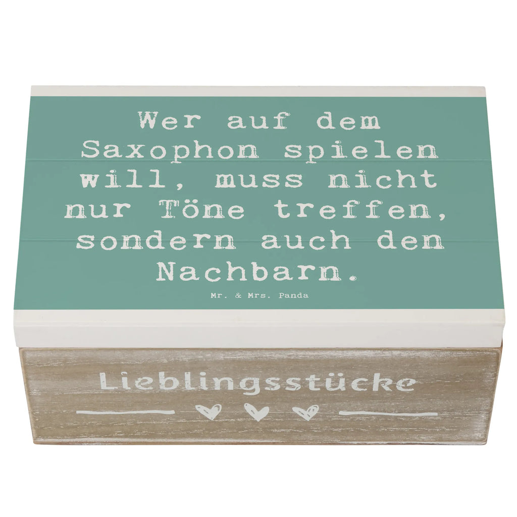 Wooden chest Saying Wer auf dem Saxophon spielen will, muss nicht nur Töne treffen, sondern auch den Nachbarn. XXL, Holzkiste, Geschenkbox, Erinnerungsbox, Kiste, Truhe, Aufbewahrungsbox, Schatulle, Schatzkiste, Dekokiste, Erinnerungskiste, Geschenkdose, Instrumente, Geschenke Musiker, Musikliebhaber