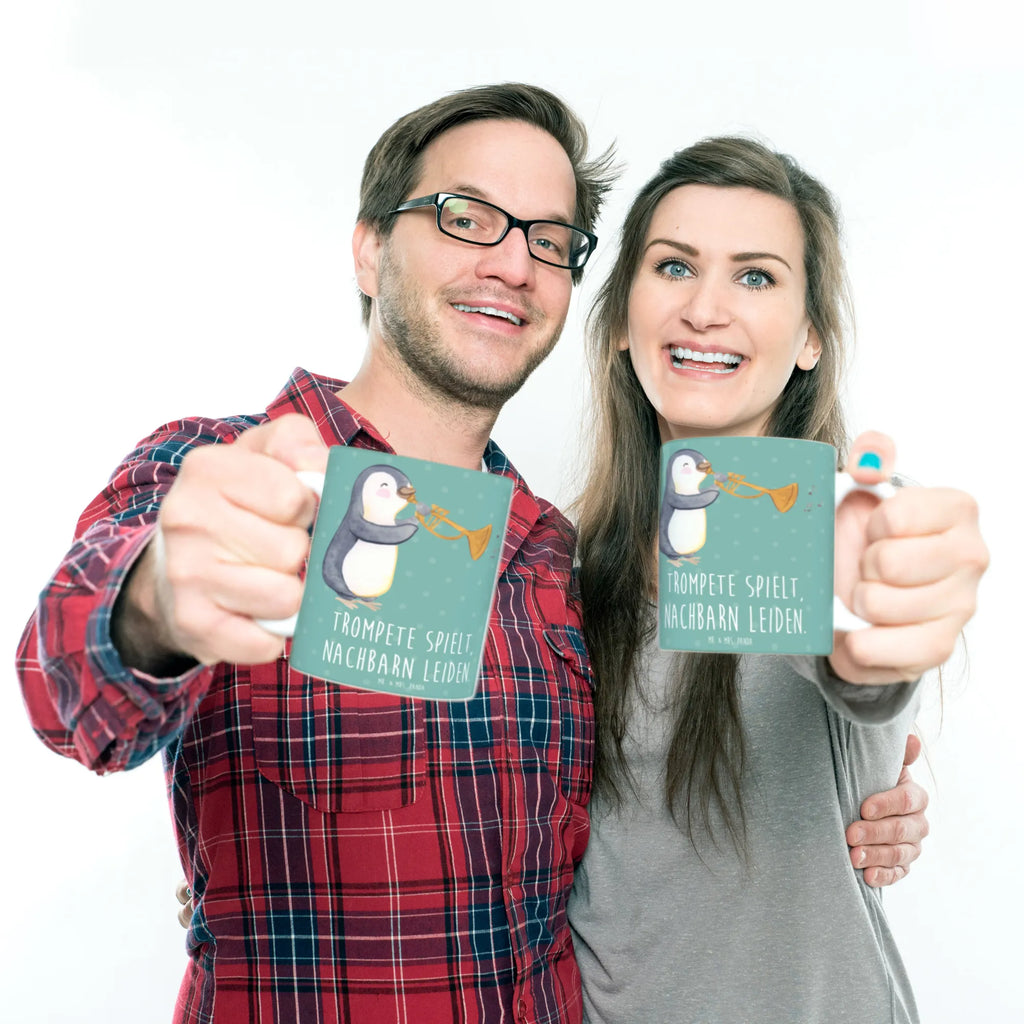 Mug Trompete spielt, Nachbarn leiden. Geschenktasse, Tasse, Kaffeetasse, Teetasse, Tasse mit Motiven, Keramiktasse, Bürotasse, Tasse mit Zitaten, Porzellantasse, Instrumente, Geschenke Musiker, Musikliebhaber