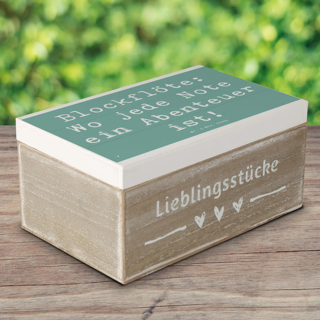 Wooden chest Saying Blockflöte: Wo jede Note ein Abenteuer ist! Erinnerungsbox, Holzkiste, Erinnerungskiste, XXL, Schatzkiste, Geschenkbox, Truhe, Dekokiste, Schatulle, Kiste, Geschenkdose, Aufbewahrungsbox, Instrumente, Geschenke Musiker, Musikliebhaber