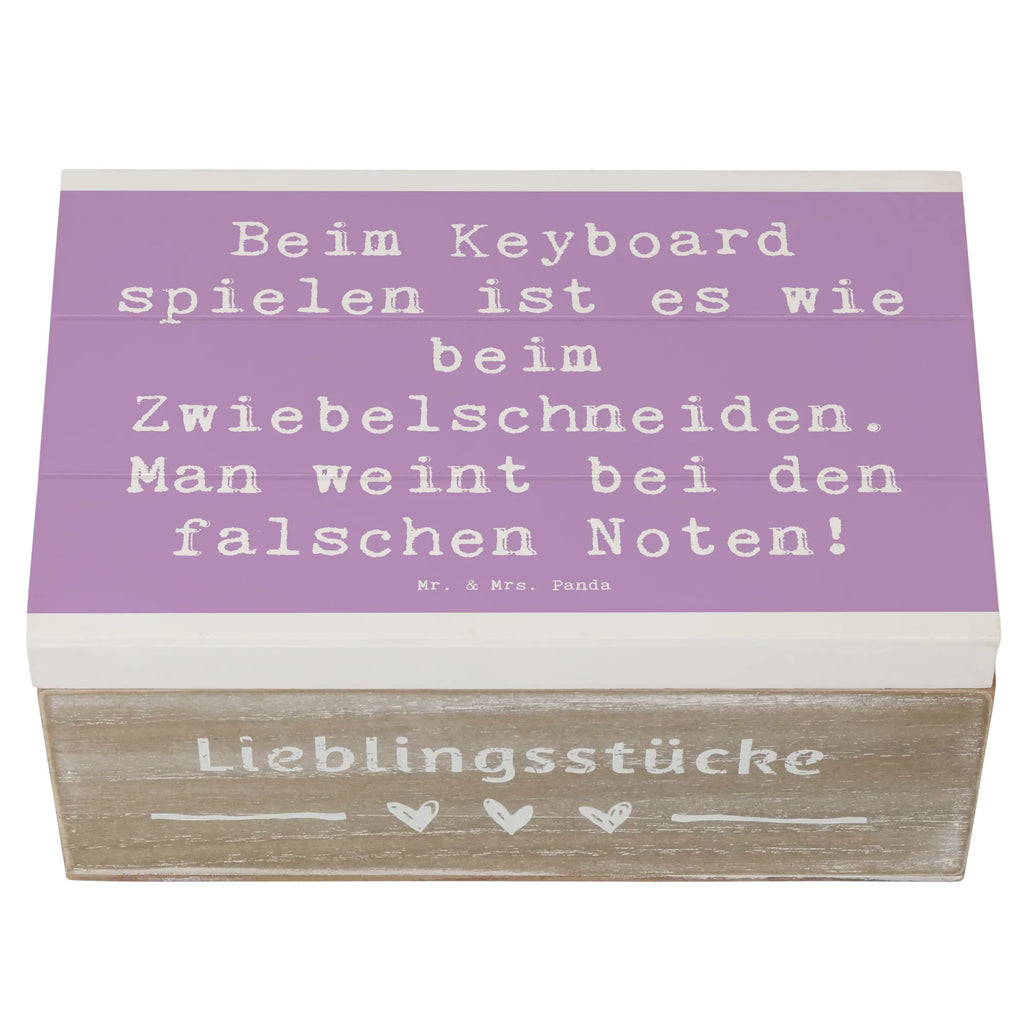 Wooden chest Saying Beim Keyboard spielen ist es wie beim Zwiebelschneiden. Man weint bei den falschen Noten! Schatzkiste, Truhe, Holzkiste, Geschenkbox, Aufbewahrungsbox, Dekokiste, XXL, Geschenkdose, Erinnerungsbox, Kiste, Erinnerungskiste, Schatulle, Instrumente, Geschenke Musiker, Musikliebhaber