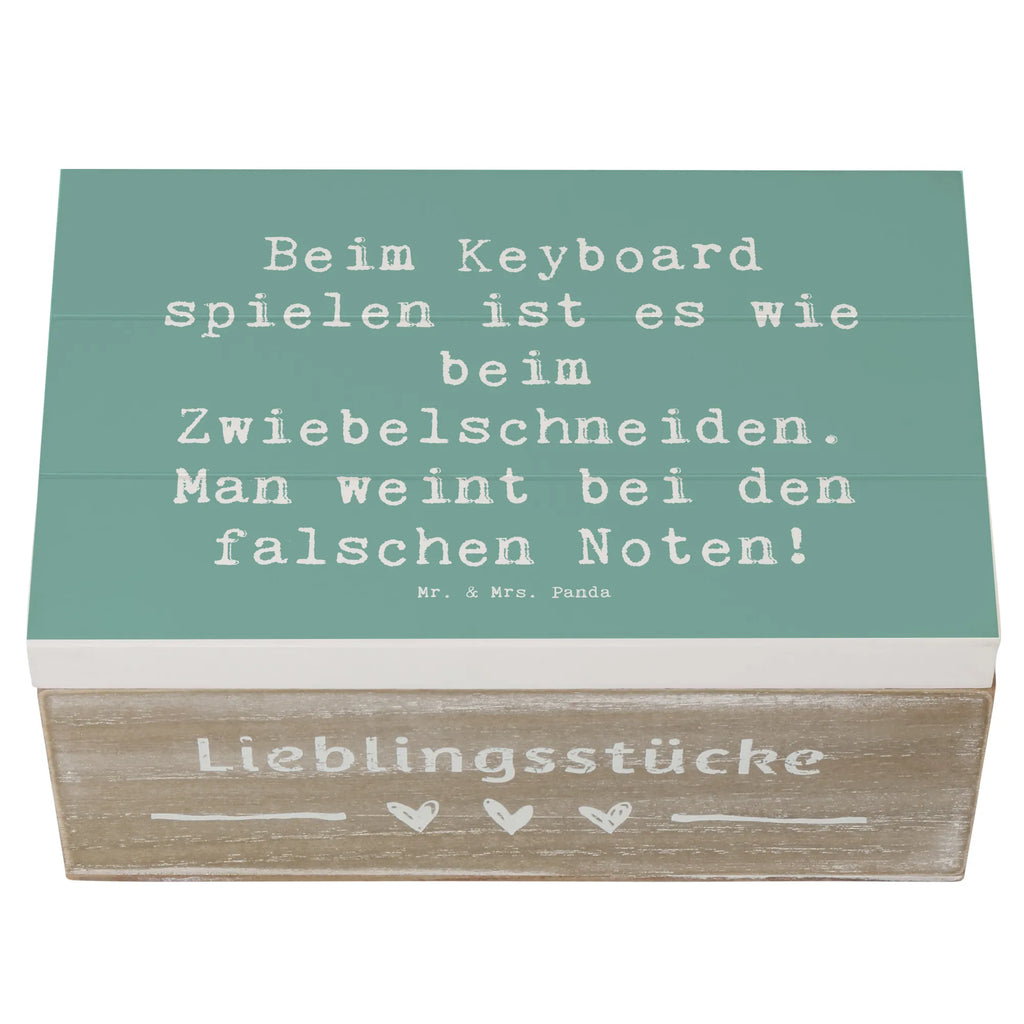 Wooden chest Saying Beim Keyboard spielen ist es wie beim Zwiebelschneiden. Man weint bei den falschen Noten! Schatzkiste, Truhe, Holzkiste, Geschenkbox, Aufbewahrungsbox, Dekokiste, XXL, Geschenkdose, Erinnerungsbox, Kiste, Erinnerungskiste, Schatulle, Instrumente, Geschenke Musiker, Musikliebhaber