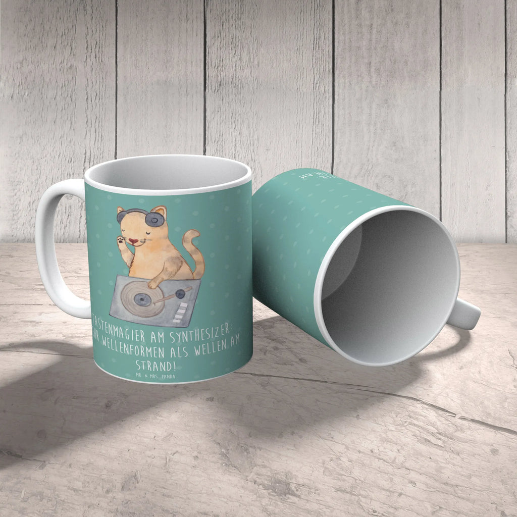 Mug Tastenmagier am Synthesizer: Mehr Wellenformen als Wellen am Strand! Tasse mit Motiven, Tasse mit Zitaten, Kaffeetasse, Tasse, Geschenktasse, Keramiktasse, Teetasse, Bürotasse, Porzellantasse, Instrumente, Geschenke Musiker, Musikliebhaber
