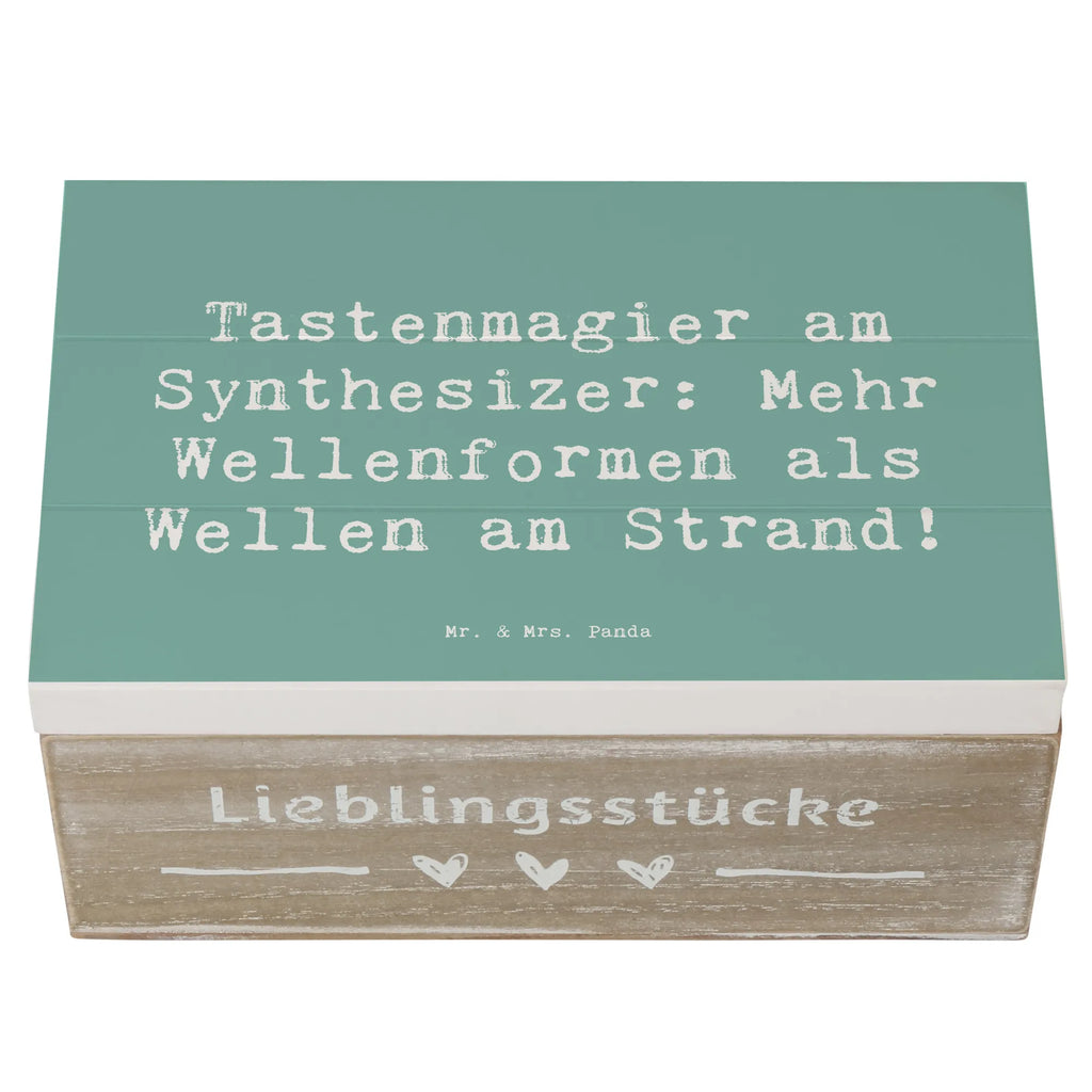 Wooden chest Saying Tastenmagier am Synthesizer: Mehr Wellenformen als Wellen am Strand! Aufbewahrungsbox, Holzkiste, Dekokiste, XXL, Erinnerungsbox, Schatulle, Schatzkiste, Kiste, Geschenkbox, Geschenkdose, Erinnerungskiste, Truhe, Instrumente, Geschenke Musiker, Musikliebhaber