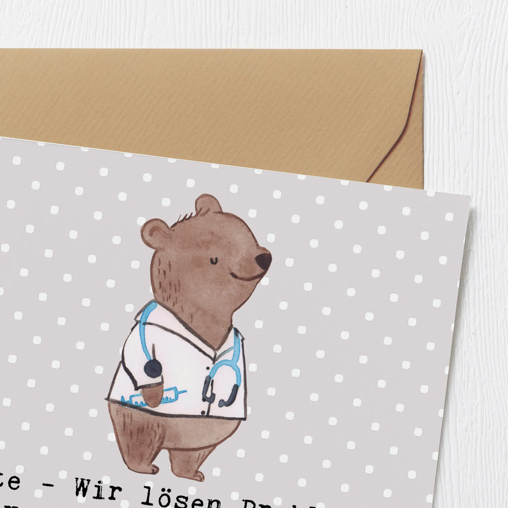 Deluxe Card Ärzte - Wir lösen Probleme, von denen Sie nicht wussten, dass Sie sie haben, auf Arten, die Sie nicht verstehen! Einladungskarte, Grußkarte, Hochzeitskarte, Hochwertige Klappkarte, Geburtstagskarte, Karte, Glückwunschkarte, Klappkarte, Hochwertige Grußkarte, Beruf, Ausbildung, Jubiläum, Abschied, Rente, Kollege, Kollegin, Geschenk, Schenken, Arbeitskollege, Mitarbeiter, Firma, Danke, Dankeschön