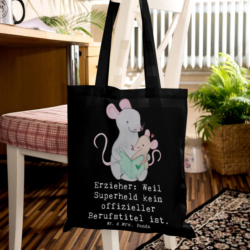 Tote bag Erzieher: Weil Superheld kein offizieller Berufstitel ist. Jutebeutel, Jutetasche, Einkaufstasche, Einkaufstüte, Stoffbeutel, Shopper, Strandtasche, Tasche, Tragetasche, Schultertasche, Laptoptasche, Badetasche, Stofftasche, Beutel, Beuteltasche, Umhängetasche, Beruf, Ausbildung, Jubiläum, Abschied, Rente, Kollege, Kollegin, Geschenk, Schenken, Arbeitskollege, Mitarbeiter, Firma, Danke, Dankeschön