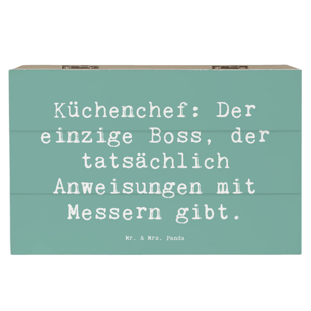 Holzkiste Spruch Küchenchef: Der einzige Boss, der tatsächlich Anweisungen mit Messern gibt. aufbewahrungskisten, holzschachtel, aufbewahrungskiste mit deckel, Aufbewahrungsbox Holz, Holztruhe, aufbewahrungstruhe, box holz, Aufbewahrungsbox aus Holz, Holzkiste mit Deckel, Holzbox mit Deckel, Box aus Holz, Aufbewahrungskiste, kiste holz, Holzkiste, Holzboxen, holztruhen, holzschatulle, Aufbewahrungsbox, truhe holz, holzkästchen, Schatulle, Holzbox, aufbewahrungsboxen, Holzkisten, Holz Aufbewahrungsbox, Geschenk, Danke, Dankeschön, Schenken, Beruf, Ausbildung, Abschied, Rente, Kollege, Kollegin, Arbeitskollege, Mitarbeiter, Jubiläum, Firma