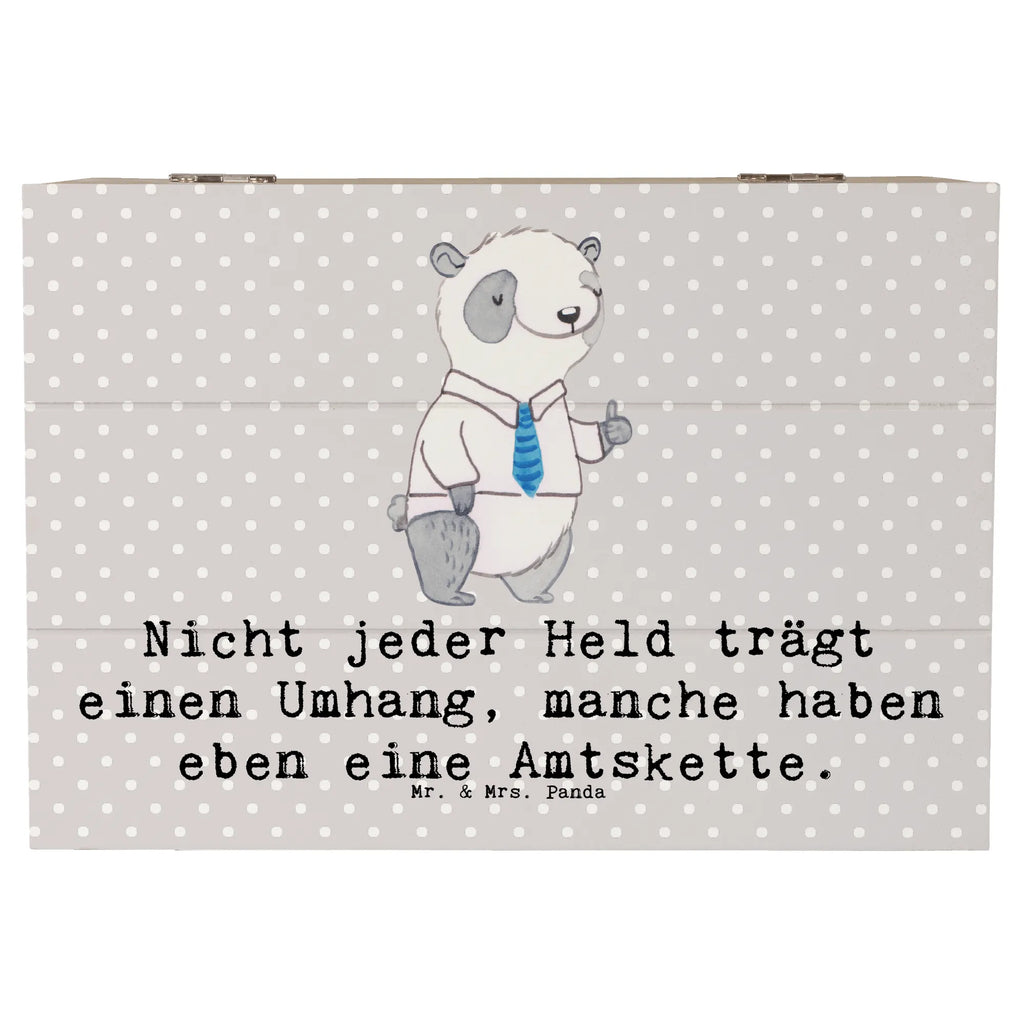 Wooden chest Nicht jeder Held trägt einen Umhang, manche haben eben eine Amtskette. Erinnerungsbox, Geschenkdose, Schatulle, Dekokiste, Holzkiste, Truhe, XXL, Kiste, Geschenkbox, Aufbewahrungsbox, Erinnerungskiste, Schatzkiste, Beruf, Ausbildung, Jubiläum, Abschied, Rente, Kollege, Kollegin, Geschenk, Schenken, Arbeitskollege, Mitarbeiter, Firma, Danke, Dankeschön