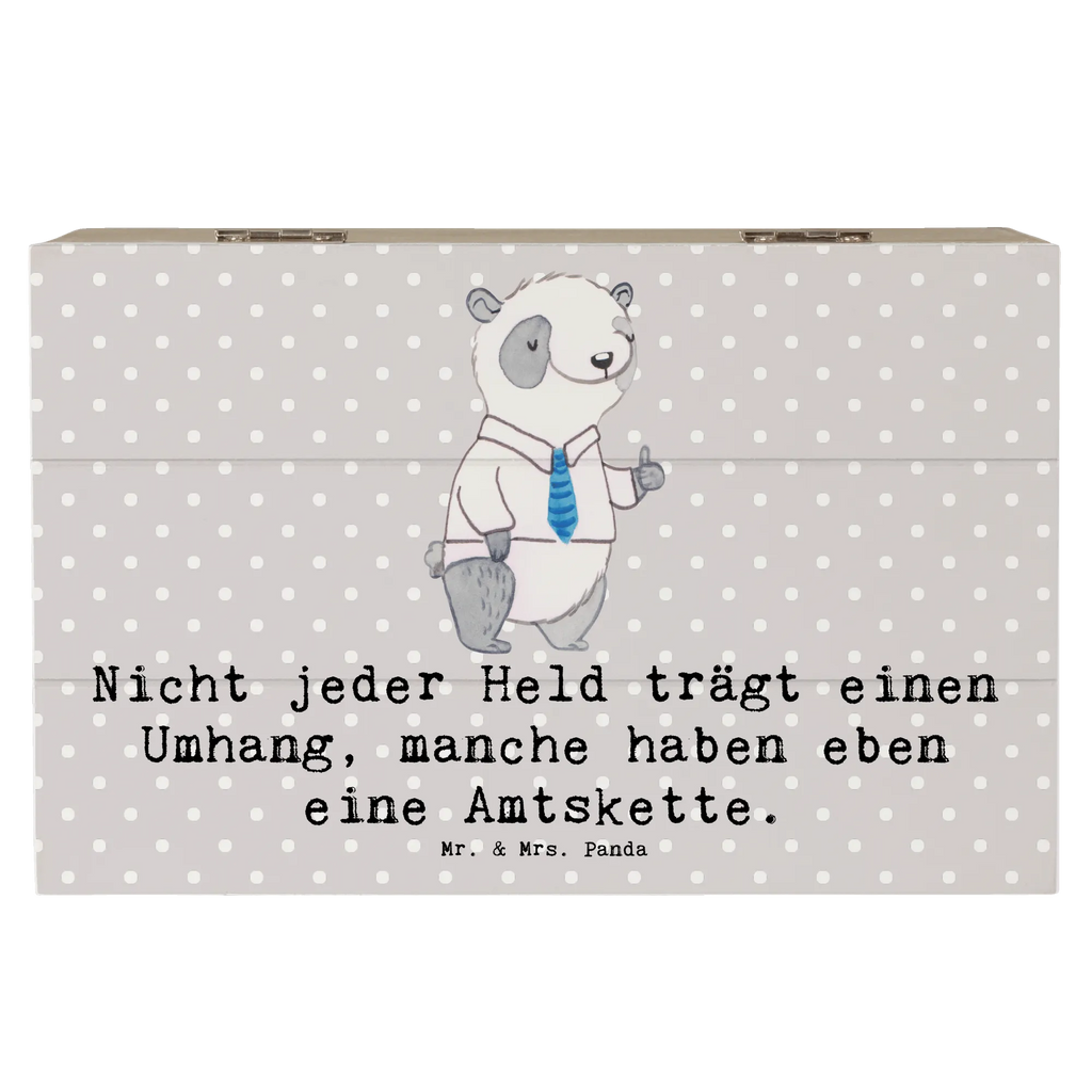 Wooden chest Nicht jeder Held trägt einen Umhang, manche haben eben eine Amtskette. Erinnerungsbox, Geschenkdose, Schatulle, Dekokiste, Holzkiste, Truhe, XXL, Kiste, Geschenkbox, Aufbewahrungsbox, Erinnerungskiste, Schatzkiste, Beruf, Ausbildung, Jubiläum, Abschied, Rente, Kollege, Kollegin, Geschenk, Schenken, Arbeitskollege, Mitarbeiter, Firma, Danke, Dankeschön