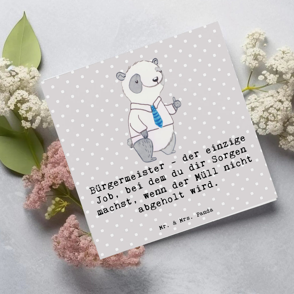 Deluxe Card Bürgermeister - der einzige Job, bei dem du dir Sorgen machst, wenn der Müll nicht abgeholt wird. Karte, Klappkarte, Glückwunschkarte, Geburtstagskarte, Hochwertige Klappkarte, Grußkarte, Einladungskarte, Hochwertige Grußkarte, Hochzeitskarte, Beruf, Ausbildung, Jubiläum, Abschied, Rente, Kollege, Kollegin, Geschenk, Schenken, Arbeitskollege, Mitarbeiter, Firma, Danke, Dankeschön