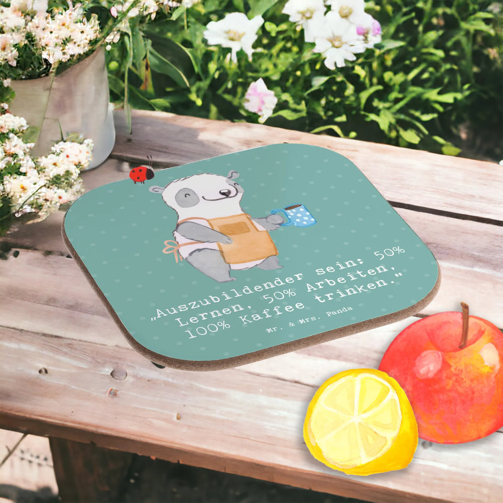 Square coaster „Auszubildender sein: 50% Lernen, 50% Arbeiten, 100% Kaffee trinken.“ Untersetzer Gläser, Untersetzer aus Holz, Untersetzer Holz, Holzuntersetzer, Korkuntersetzer, Untersetzer für Gläser, Glasuntersetzer, Untersetzer, Untersetzer Design, Bierdeckel, Getränkeuntersetzer, Tassen Untersetzer, Beruf, Ausbildung, Jubiläum, Abschied, Rente, Kollege, Kollegin, Geschenk, Schenken, Arbeitskollege, Mitarbeiter, Firma, Danke, Dankeschön