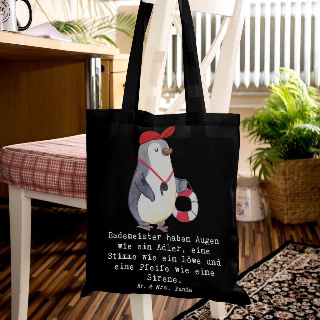 Tote bag Bademeister haben Augen wie ein Adler, eine Stimme wie ein Löwe und eine Pfeife wie eine Sirene. Tragetasche, Jutebeutel, Einkaufstüte, Badetasche, Umhängetasche, Laptoptasche, Beuteltasche, Shopper, Einkaufstasche, Schultertasche, Stoffbeutel, Stofftasche, Strandtasche, Tasche, Beutel, Jutetasche, Beruf, Ausbildung, Jubiläum, Abschied, Rente, Kollege, Kollegin, Geschenk, Schenken, Arbeitskollege, Mitarbeiter, Firma, Danke, Dankeschön