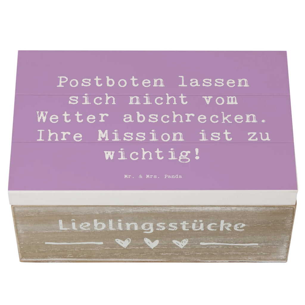 Wooden chest Saying Postboten lassen sich nicht vom Wetter abschrecken. Ihre Mission ist zu wichtig! Schatulle, Aufbewahrungsbox aus Holz, Holzbox, Holzkiste, Holzkiste mit Deckel, Aufbewahrungskiste, Aufbewahrungsbox, Aufbewahrungsbox Holz, holzkästchen, holztruhen, Holzbox mit Deckel, aufbewahrungskisten, Holz Aufbewahrungsbox, aufbewahrungsboxen, Holzkisten, holzschachtel, Box aus Holz, kiste holz, aufbewahrungskiste mit deckel, aufbewahrungstruhe, box holz, Holztruhe, Holzboxen, holzschatulle, truhe holz, Geschenk, Danke, Dankeschön, Schenken, Beruf, Ausbildung, Abschied, Rente, Kollege, Kollegin, Arbeitskollege, Mitarbeiter, Jubiläum, Firma