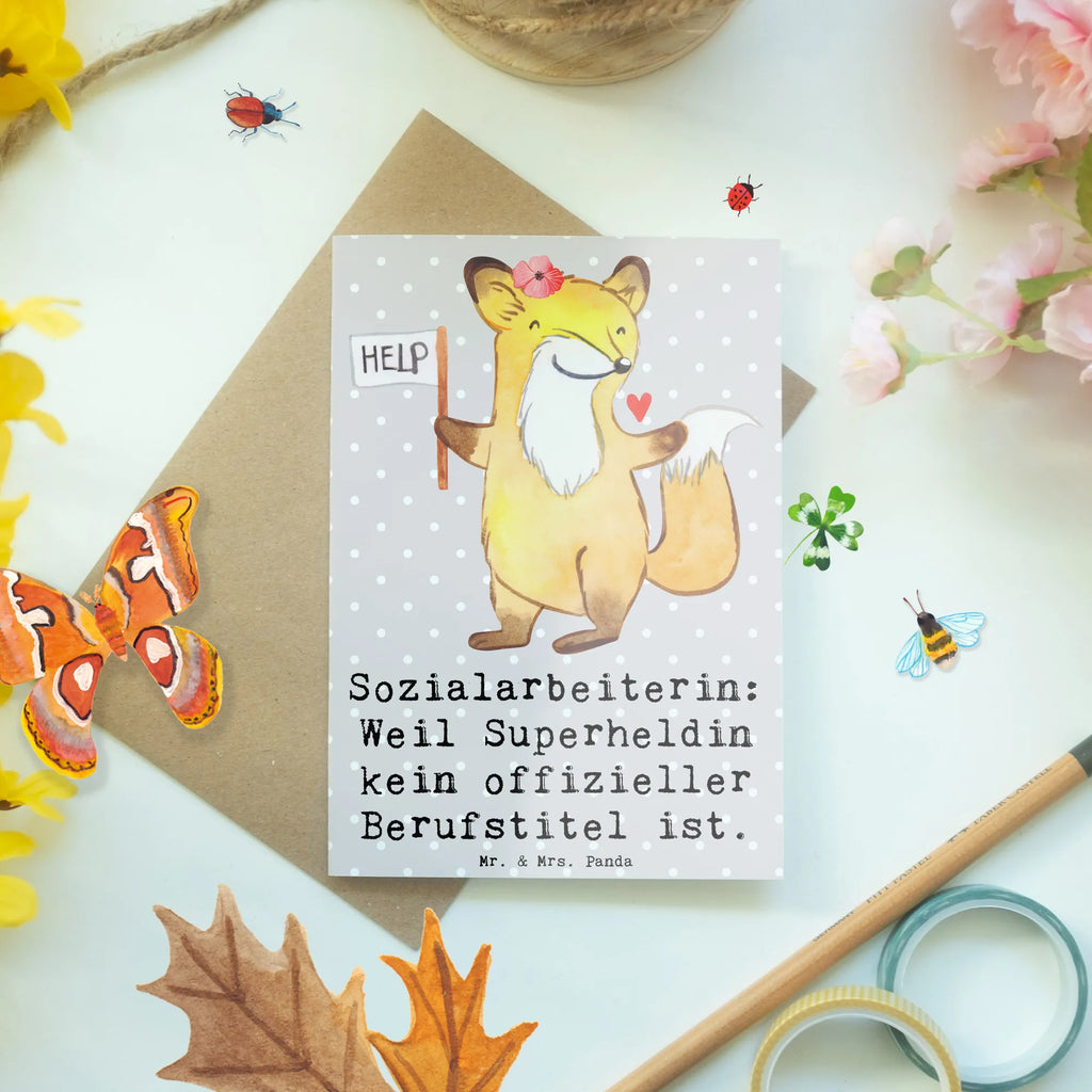 Greetings card Sozialarbeiterin: Weil Superheldin kein offizieller Berufstitel ist. Glückwunschkarte, Grußkarte, Einladungskarte, Klappkarte, Ansichtskarten, Hochzeitskarte, Geburtstagskarte, Karte, Beruf, Ausbildung, Jubiläum, Abschied, Rente, Kollege, Kollegin, Geschenk, Schenken, Arbeitskollege, Mitarbeiter, Firma, Danke, Dankeschön