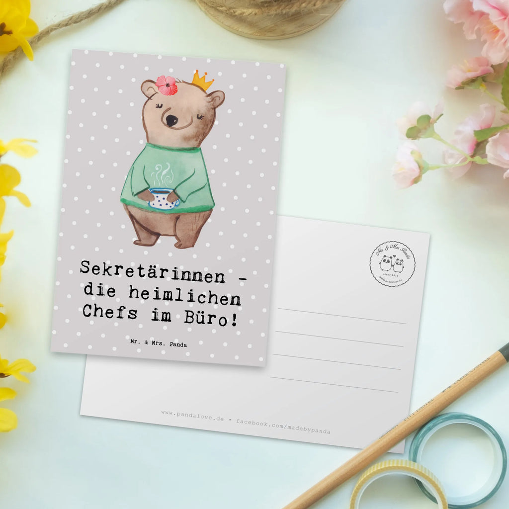 Postcard Sekretärinnen - die heimlichen Chefs im Büro! spruchkarte, Postkarten, bildkarte, Grußkarte, Fotokarte, kunstkarte, Ansichtskarte, Postkarte, Kunstkarten, Ansichtskarten, Designkarte, einzelkarte, Motivkarte, Jubiläum, Danke, Kollegin, Arbeitskollege, Mitarbeiter, Firma, Rente, Kollege, Schenken, Beruf, Abschied, Ausbildung, Geschenk, Dankeschön