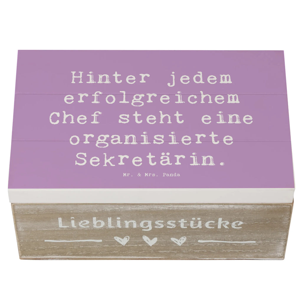 Holzkiste Spruch Hinter jedem erfolgreichem Chef steht eine organisierte Sekretärin. Geschenkdose, Holzkiste, Truhe, Schatzkiste, Aufbewahrungsbox, Kiste, Schatulle, Erinnerungsbox, Geschenkbox, Erinnerungskiste, Dekokiste, XXL, Beruf, Ausbildung, Jubiläum, Abschied, Rente, Kollege, Kollegin, Geschenk, Schenken, Arbeitskollege, Mitarbeiter, Firma, Danke, Dankeschön