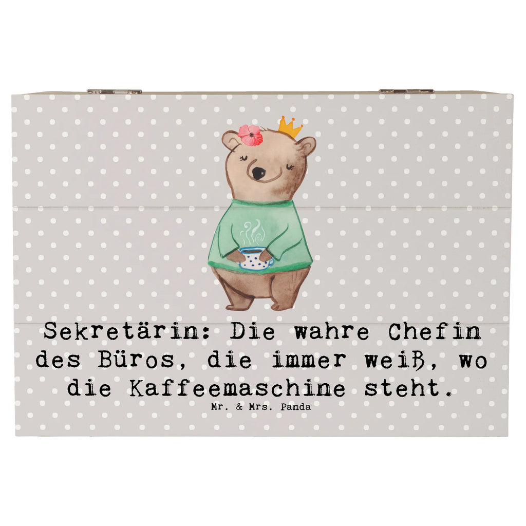 Holzkiste Sekretärin: Die wahre Chefin des Büros, die immer weiß, wo die Kaffeemaschine steht. aufbewahrungstruhe, Holzbox mit Deckel, aufbewahrungskisten, holztruhen, Holzkiste mit Deckel, Aufbewahrungsbox, holzschatulle, truhe holz, holzkästchen, kiste holz, box holz, Holz Aufbewahrungsbox, Aufbewahrungsbox Holz, Holztruhe, Holzbox, holzschachtel, aufbewahrungskiste mit deckel, Aufbewahrungskiste, Holzkiste, aufbewahrungsboxen, Schatulle, Holzboxen, Holzkisten, Aufbewahrungsbox aus Holz, Box aus Holz, Kollegin, Kollege, Rente, Abschied, Ausbildung, Beruf, Danke, Dankeschön, Jubiläum, Schenken, Geschenk, Firma, Mitarbeiter, Arbeitskollege