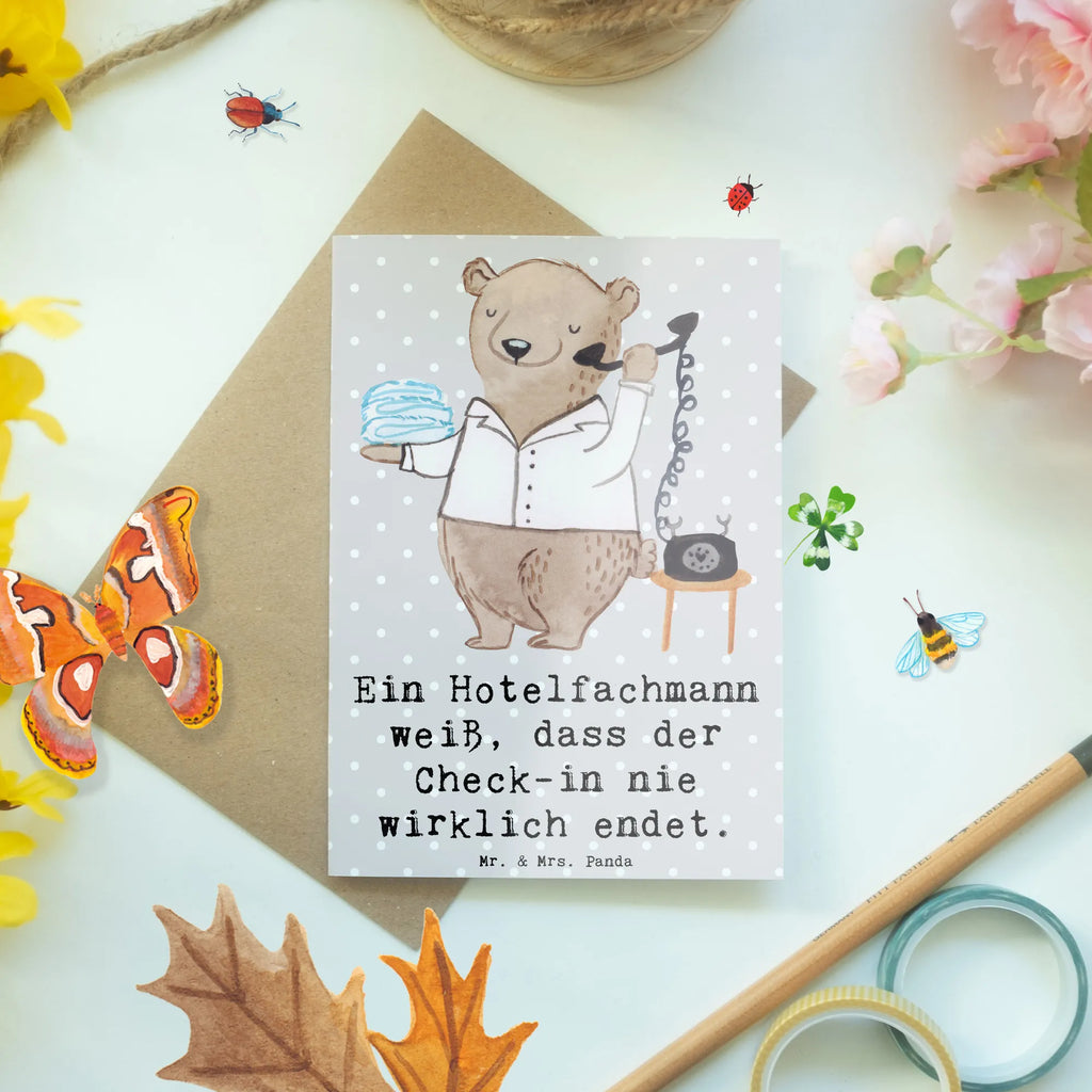 Greetings card Ein Hotelfachmann weiß, dass der Check-in nie wirklich endet. Grußkarte, Glückwunschkarte, Hochzeitskarte, Einladungskarte, Karte, Geburtstagskarte, Klappkarte, Ansichtskarten, Beruf, Ausbildung, Jubiläum, Abschied, Rente, Kollege, Kollegin, Geschenk, Schenken, Arbeitskollege, Mitarbeiter, Firma, Danke, Dankeschön