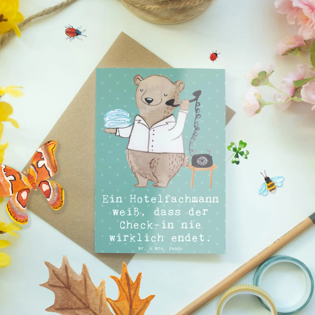 Greetings card Ein Hotelfachmann weiß, dass der Check-in nie wirklich endet. Grußkarte, Glückwunschkarte, Hochzeitskarte, Einladungskarte, Karte, Geburtstagskarte, Klappkarte, Ansichtskarten, Beruf, Ausbildung, Jubiläum, Abschied, Rente, Kollege, Kollegin, Geschenk, Schenken, Arbeitskollege, Mitarbeiter, Firma, Danke, Dankeschön