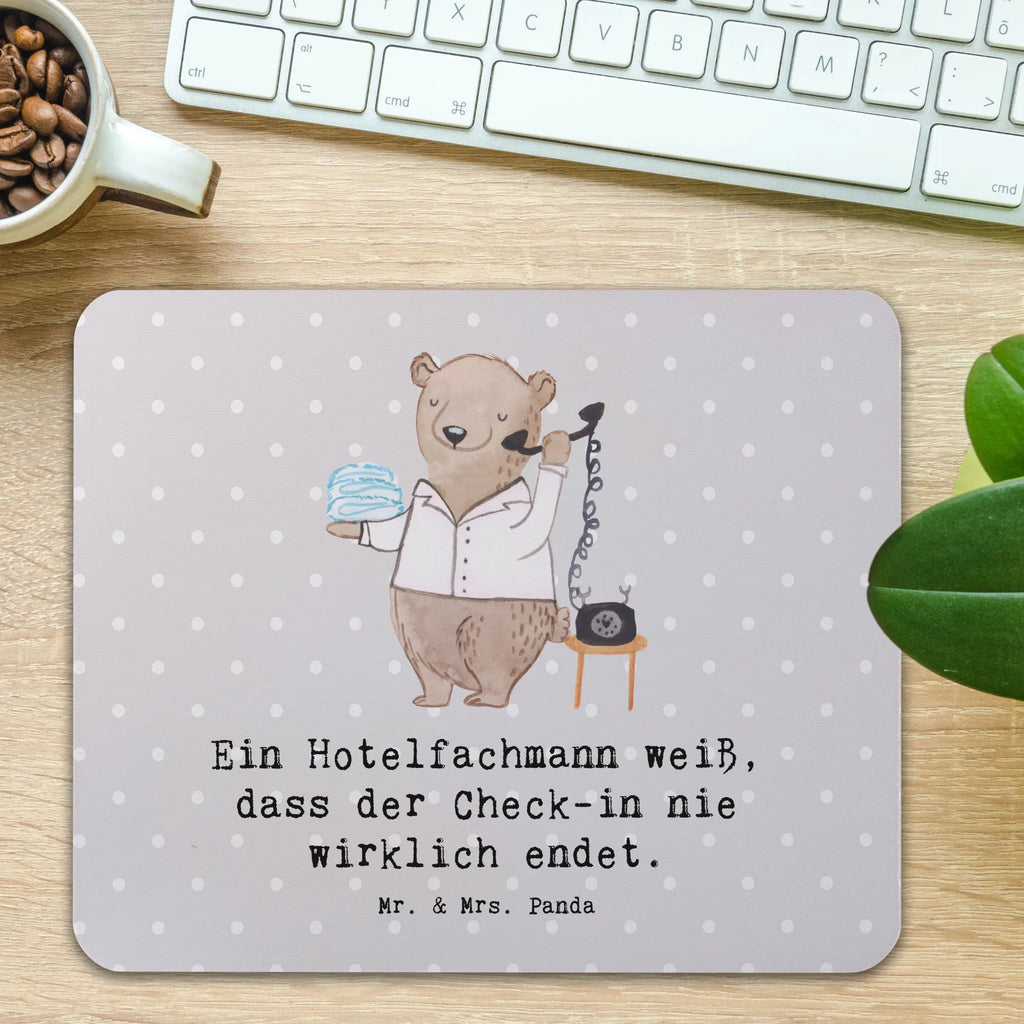 Mouse mat Ein Hotelfachmann weiß, dass der Check-in nie wirklich endet. Mausunterlage, laptop mousepad, pc mauspad, Mausmatte, mousematte, pc mausunterlage, computer mousepad, notebook mauspad, mausteppich, computer mauspad, pc mousepad, mauspad laptop, computermatte, Mousepad, Mauspad, mauspad pc, laptop mauspad, Geschenk, Schenken, Jubiläum, Danke, Dankeschön, Beruf, Ausbildung, Abschied, Rente, Kollege, Kollegin, Arbeitskollege, Mitarbeiter, Firma