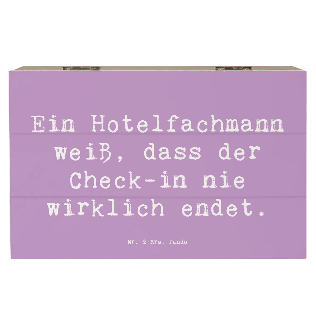 Wooden chest Saying Ein Hotelfachmann weiß, dass der Check-in nie wirklich endet. XXL, Erinnerungsbox, Dekokiste, Truhe, Holzkiste, Schatzkiste, Aufbewahrungsbox, Schatulle, Geschenkdose, Kiste, Erinnerungskiste, Geschenkbox, Beruf, Ausbildung, Jubiläum, Abschied, Rente, Kollege, Kollegin, Geschenk, Schenken, Arbeitskollege, Mitarbeiter, Firma, Danke, Dankeschön
