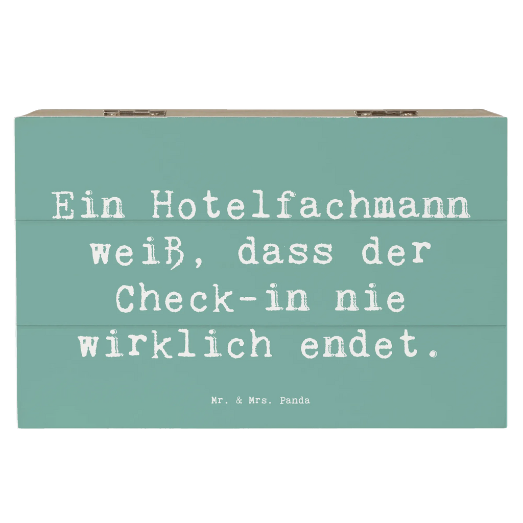 Wooden chest Saying Ein Hotelfachmann weiß, dass der Check-in nie wirklich endet. XXL, Erinnerungsbox, Dekokiste, Truhe, Holzkiste, Schatzkiste, Aufbewahrungsbox, Schatulle, Geschenkdose, Kiste, Erinnerungskiste, Geschenkbox, Beruf, Ausbildung, Jubiläum, Abschied, Rente, Kollege, Kollegin, Geschenk, Schenken, Arbeitskollege, Mitarbeiter, Firma, Danke, Dankeschön