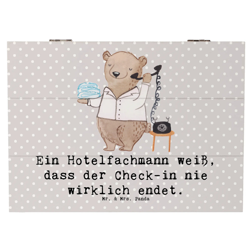 Holzkiste Ein Hotelfachmann weiß, dass der Check-in nie wirklich endet. Dekokiste, Erinnerungsbox, Erinnerungskiste, Geschenkdose, Aufbewahrungsbox, Truhe, Schatulle, XXL, Geschenkbox, Kiste, Holzkiste, Schatzkiste, Beruf, Ausbildung, Jubiläum, Abschied, Rente, Kollege, Kollegin, Geschenk, Schenken, Arbeitskollege, Mitarbeiter, Firma, Danke, Dankeschön
