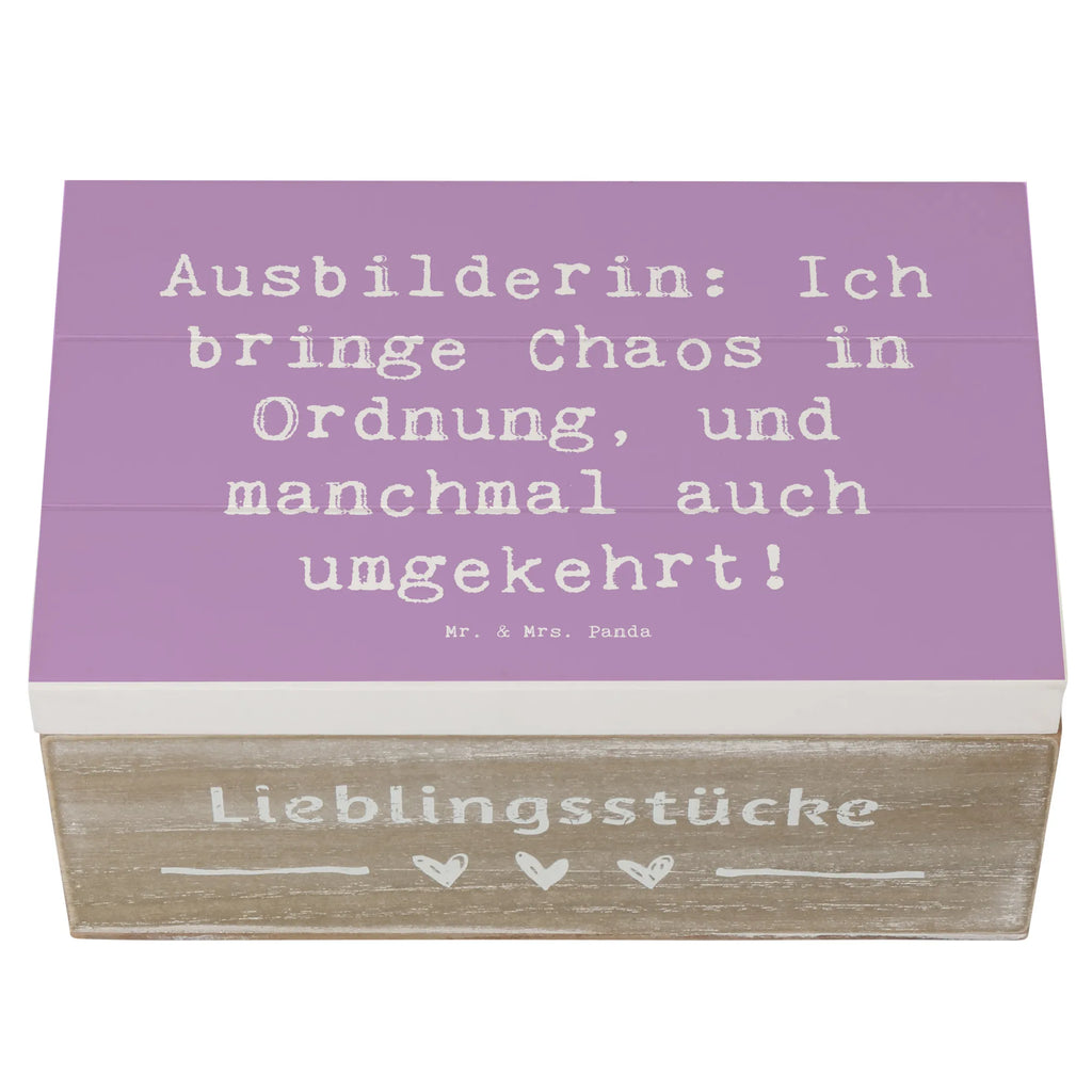 Holzkiste Spruch Ausbilderin: Ich bringe Chaos in Ordnung, und manchmal auch umgekehrt! kiste holz, holztruhen, Schatulle, truhe holz, Holzbox mit Deckel, Holzboxen, aufbewahrungskisten, Holzkisten, Holz Aufbewahrungsbox, box holz, holzschatulle, aufbewahrungstruhe, Holzbox, aufbewahrungskiste mit deckel, holzschachtel, holzkästchen, Holztruhe, Aufbewahrungsbox Holz, Holzkiste mit Deckel, Box aus Holz, Aufbewahrungsbox, Holzkiste, Aufbewahrungsbox aus Holz, Aufbewahrungskiste, aufbewahrungsboxen, Geschenk, Danke, Dankeschön, Schenken, Beruf, Ausbildung, Abschied, Rente, Kollege, Kollegin, Arbeitskollege, Mitarbeiter, Jubiläum, Firma