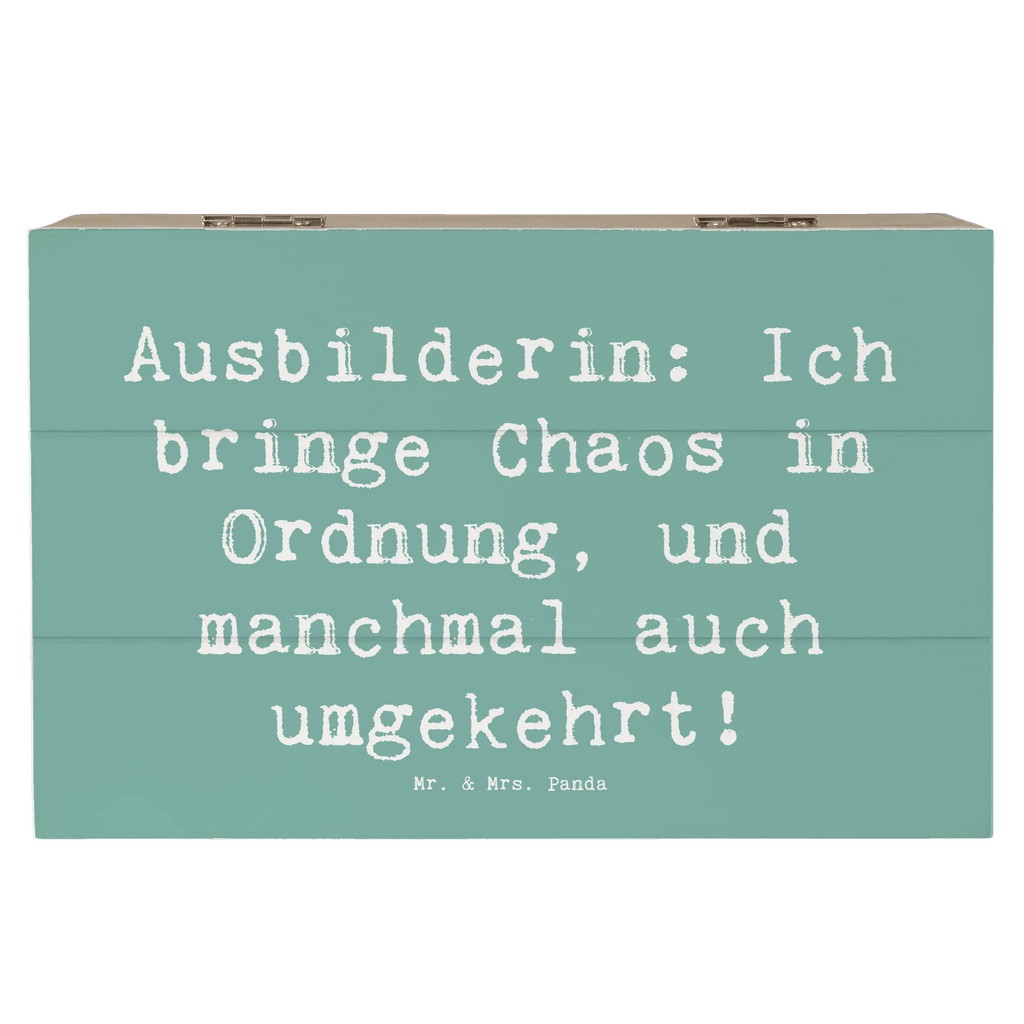 Holzkiste Spruch Ausbilderin: Ich bringe Chaos in Ordnung, und manchmal auch umgekehrt! kiste holz, holztruhen, Schatulle, truhe holz, Holzbox mit Deckel, Holzboxen, aufbewahrungskisten, Holzkisten, Holz Aufbewahrungsbox, box holz, holzschatulle, aufbewahrungstruhe, Holzbox, aufbewahrungskiste mit deckel, holzschachtel, holzkästchen, Holztruhe, Aufbewahrungsbox Holz, Holzkiste mit Deckel, Box aus Holz, Aufbewahrungsbox, Holzkiste, Aufbewahrungsbox aus Holz, Aufbewahrungskiste, aufbewahrungsboxen, Geschenk, Danke, Dankeschön, Schenken, Beruf, Ausbildung, Abschied, Rente, Kollege, Kollegin, Arbeitskollege, Mitarbeiter, Jubiläum, Firma