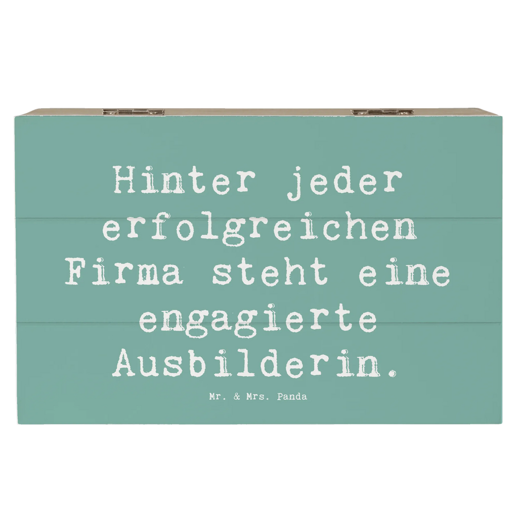 Holzkiste Spruch Hinter jeder erfolgreichen Firma steht eine engagierte Ausbilderin. Truhe, Dekokiste, Erinnerungsbox, Erinnerungskiste, XXL, Aufbewahrungsbox, Geschenkbox, Holzkiste, Kiste, Schatzkiste, Geschenkdose, Schatulle, Beruf, Ausbildung, Jubiläum, Abschied, Rente, Kollege, Kollegin, Geschenk, Schenken, Arbeitskollege, Mitarbeiter, Firma, Danke, Dankeschön