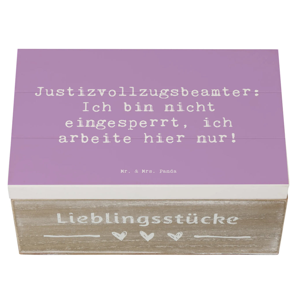 Holzkiste Spruch Justizvollzugsbeamter: Ich bin nicht eingesperrt, ich arbeite hier nur! Truhe, Holzkiste, Geschenkbox, XXL, Dekokiste, Schatulle, Geschenkdose, Erinnerungsbox, Schatzkiste, Erinnerungskiste, Kiste, Aufbewahrungsbox, Beruf, Ausbildung, Jubiläum, Abschied, Rente, Kollege, Kollegin, Geschenk, Schenken, Arbeitskollege, Mitarbeiter, Firma, Danke, Dankeschön