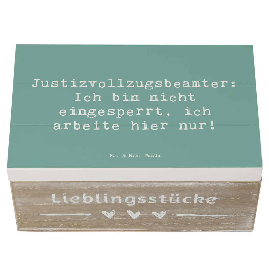 Holzkiste Spruch Justizvollzugsbeamter: Ich bin nicht eingesperrt, ich arbeite hier nur! Truhe, Holzkiste, Geschenkbox, XXL, Dekokiste, Schatulle, Geschenkdose, Erinnerungsbox, Schatzkiste, Erinnerungskiste, Kiste, Aufbewahrungsbox, Beruf, Ausbildung, Jubiläum, Abschied, Rente, Kollege, Kollegin, Geschenk, Schenken, Arbeitskollege, Mitarbeiter, Firma, Danke, Dankeschön