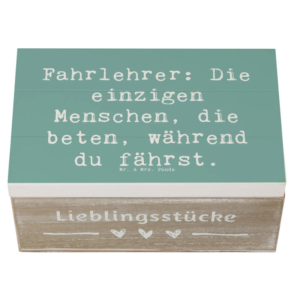 Wooden chest Saying Fahrlehrer: Die einzigen Menschen, die beten, während du fährst. Geschenkbox, Schatzkiste, XXL, Holzkiste, Erinnerungsbox, Truhe, Kiste, Erinnerungskiste, Dekokiste, Geschenkdose, Schatulle, Aufbewahrungsbox, Beruf, Ausbildung, Jubiläum, Abschied, Rente, Kollege, Kollegin, Geschenk, Schenken, Arbeitskollege, Mitarbeiter, Firma, Danke, Dankeschön