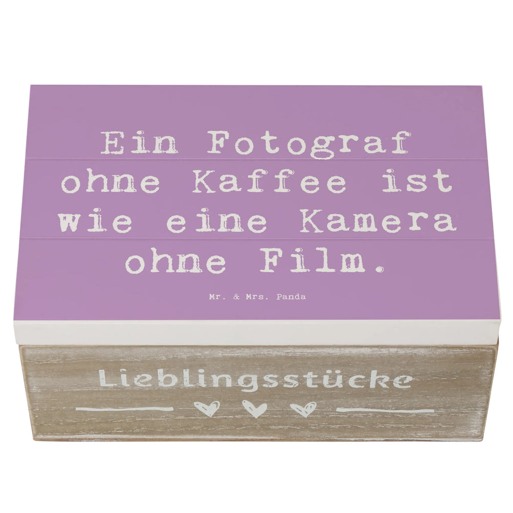 Holzkiste Spruch Ein Fotograf ohne Kaffee ist wie eine Kamera ohne Film. Schatulle, Schatzkiste, Kiste, Geschenkbox, Holzkiste, XXL, Dekokiste, Erinnerungskiste, Aufbewahrungsbox, Erinnerungsbox, Geschenkdose, Truhe, Beruf, Ausbildung, Jubiläum, Abschied, Rente, Kollege, Kollegin, Geschenk, Schenken, Arbeitskollege, Mitarbeiter, Firma, Danke, Dankeschön