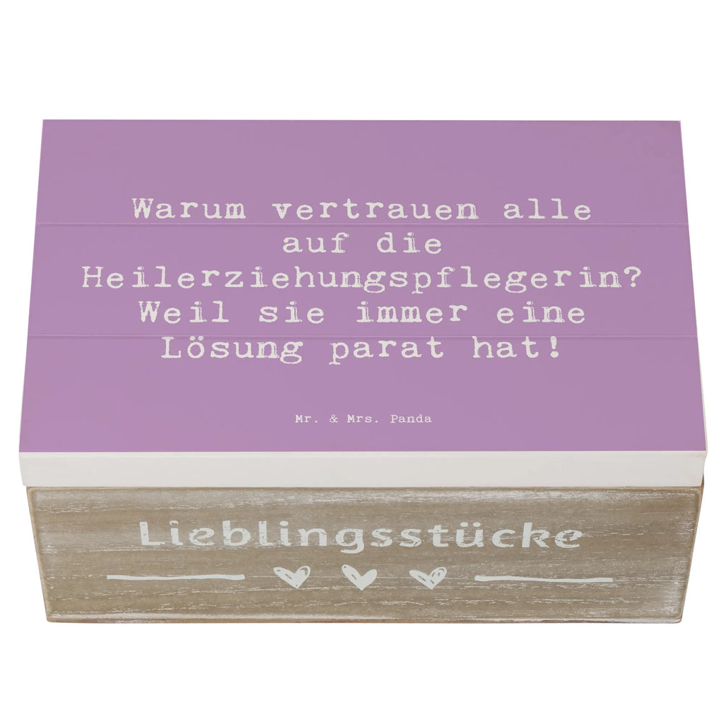 Wooden chest Saying Warum vertrauen alle auf die Heilerziehungspflegerin? Weil sie immer eine Lösung parat hat! Dekokiste, Aufbewahrungsbox, Schatzkiste, XXL, Geschenkdose, Erinnerungsbox, Schatulle, Kiste, Geschenkbox, Holzkiste, Erinnerungskiste, Truhe, Beruf, Ausbildung, Jubiläum, Abschied, Rente, Kollege, Kollegin, Geschenk, Schenken, Arbeitskollege, Mitarbeiter, Firma, Danke, Dankeschön