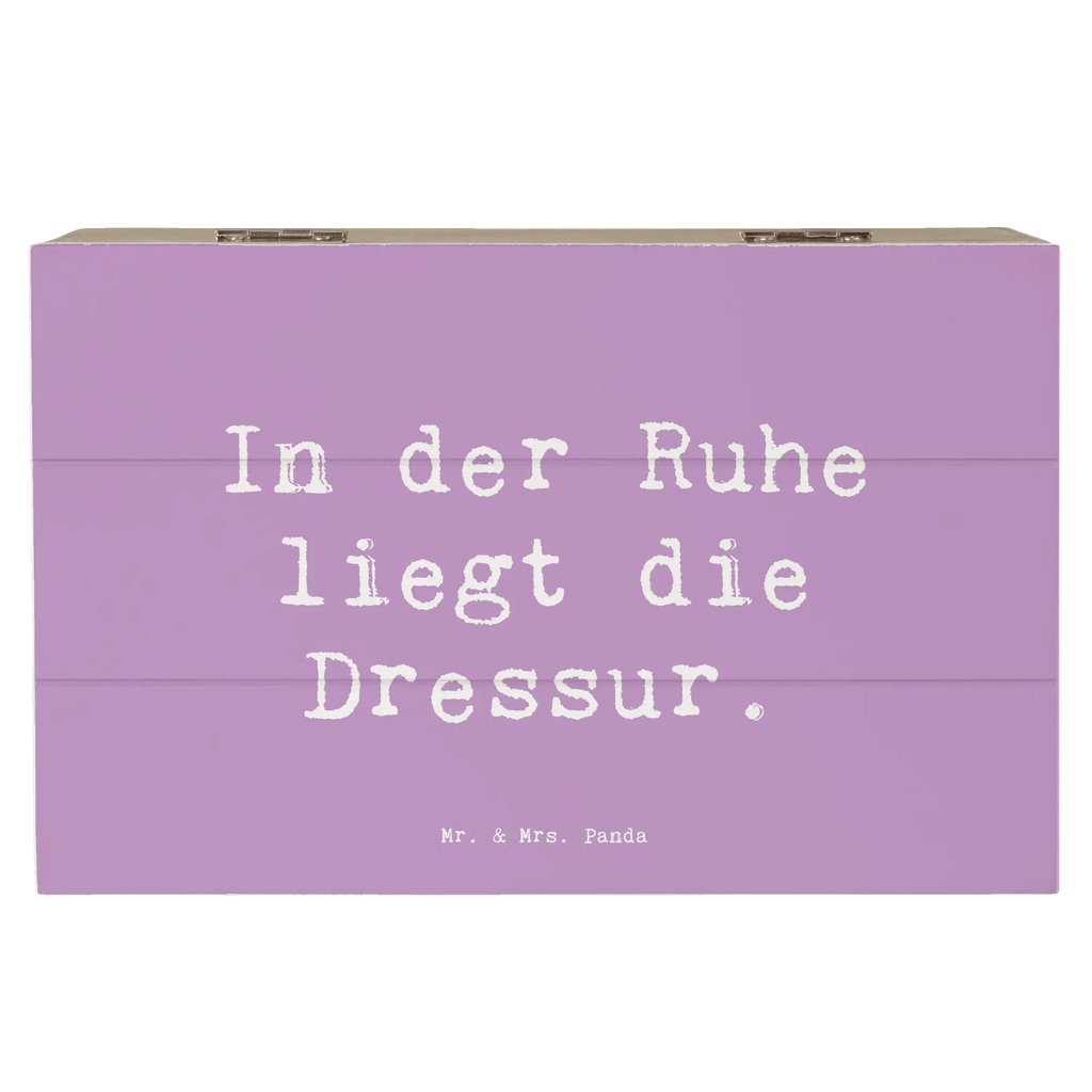 Holzkiste Spruch In der Ruhe liegt die Dressur. Erinnerungsbox, Holzkiste, Geschenkbox, Truhe, Erinnerungskiste, XXL, Aufbewahrungsbox, Schatulle, Schatzkiste, Kiste, Geschenkdose, Dekokiste, Beruf, Ausbildung, Jubiläum, Abschied, Rente, Kollege, Kollegin, Geschenk, Schenken, Arbeitskollege, Mitarbeiter, Firma, Danke, Dankeschön