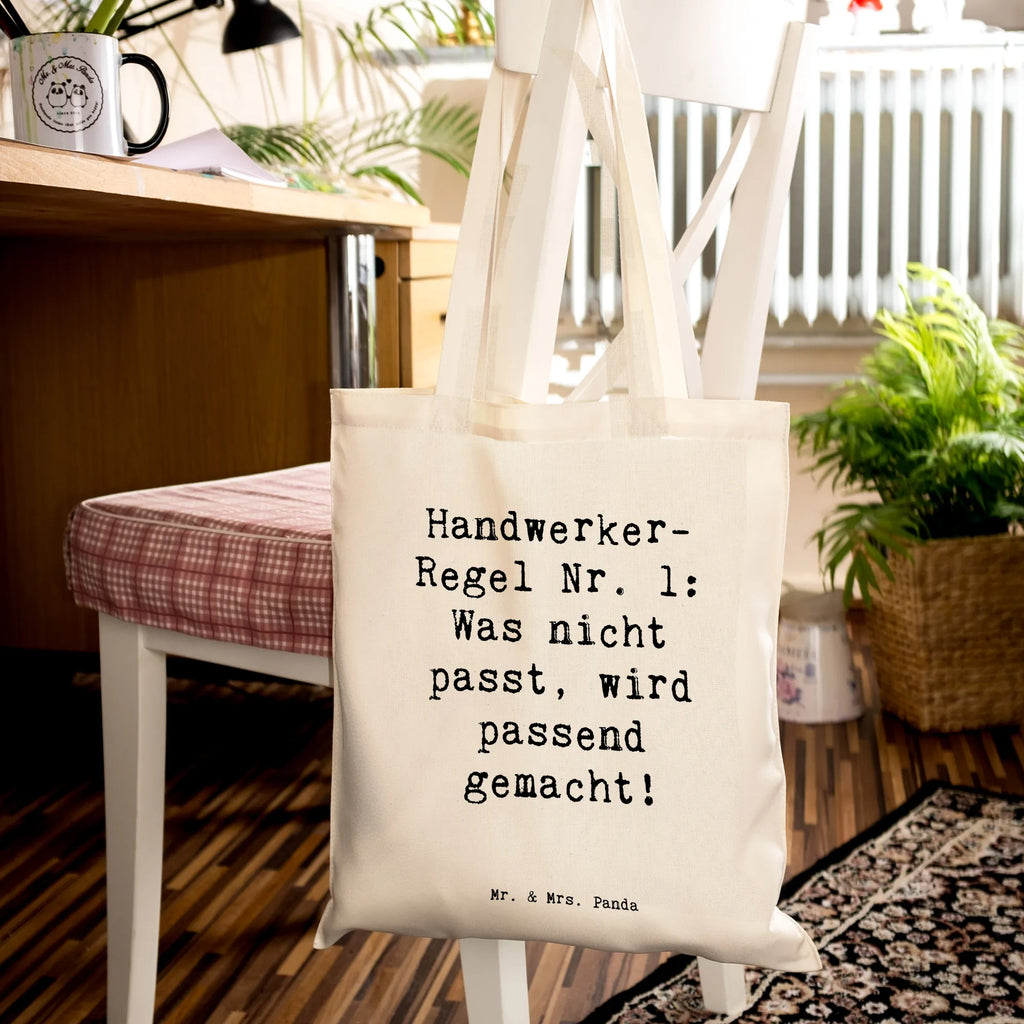 Tragetasche Spruch Handwerker-Regel Nr. 1: Was nicht passt, wird passend gemacht! Jutebeutel, Jutetasche, Stoffbeutel, Schultertasche, Beutel, Tragetasche, Beuteltasche, Tasche, Shopper, Umhängetasche, Badetasche, Laptoptasche, Stofftasche, Einkaufstasche, Strandtasche, Einkaufstüte, Beruf, Ausbildung, Jubiläum, Abschied, Rente, Kollege, Kollegin, Geschenk, Schenken, Arbeitskollege, Mitarbeiter, Firma, Danke, Dankeschön