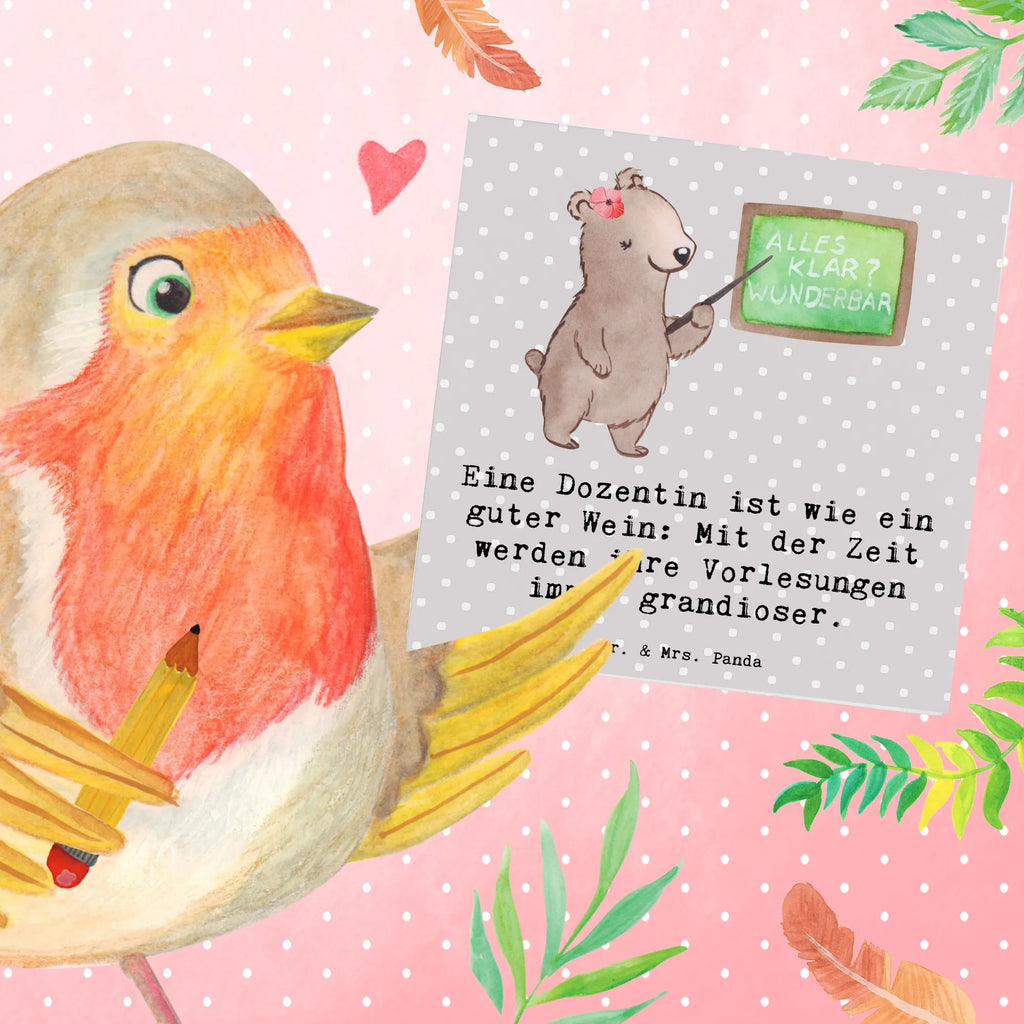 Deluxe Card Eine Dozentin ist wie ein guter Wein: Mit der Zeit werden ihre Vorlesungen immer grandioser. Karte, Glückwunschkarte, Einladungskarte, Grußkarte, Hochzeitskarte, Hochwertige Klappkarte, Hochwertige Grußkarte, Klappkarte, Geburtstagskarte, Beruf, Ausbildung, Jubiläum, Abschied, Rente, Kollege, Kollegin, Geschenk, Schenken, Arbeitskollege, Mitarbeiter, Firma, Danke, Dankeschön