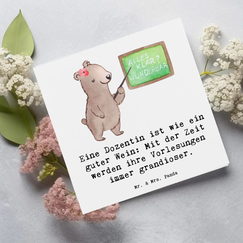 Deluxe Card Eine Dozentin ist wie ein guter Wein: Mit der Zeit werden ihre Vorlesungen immer grandioser. Karte, Glückwunschkarte, Einladungskarte, Grußkarte, Hochzeitskarte, Hochwertige Klappkarte, Hochwertige Grußkarte, Klappkarte, Geburtstagskarte, Beruf, Ausbildung, Jubiläum, Abschied, Rente, Kollege, Kollegin, Geschenk, Schenken, Arbeitskollege, Mitarbeiter, Firma, Danke, Dankeschön