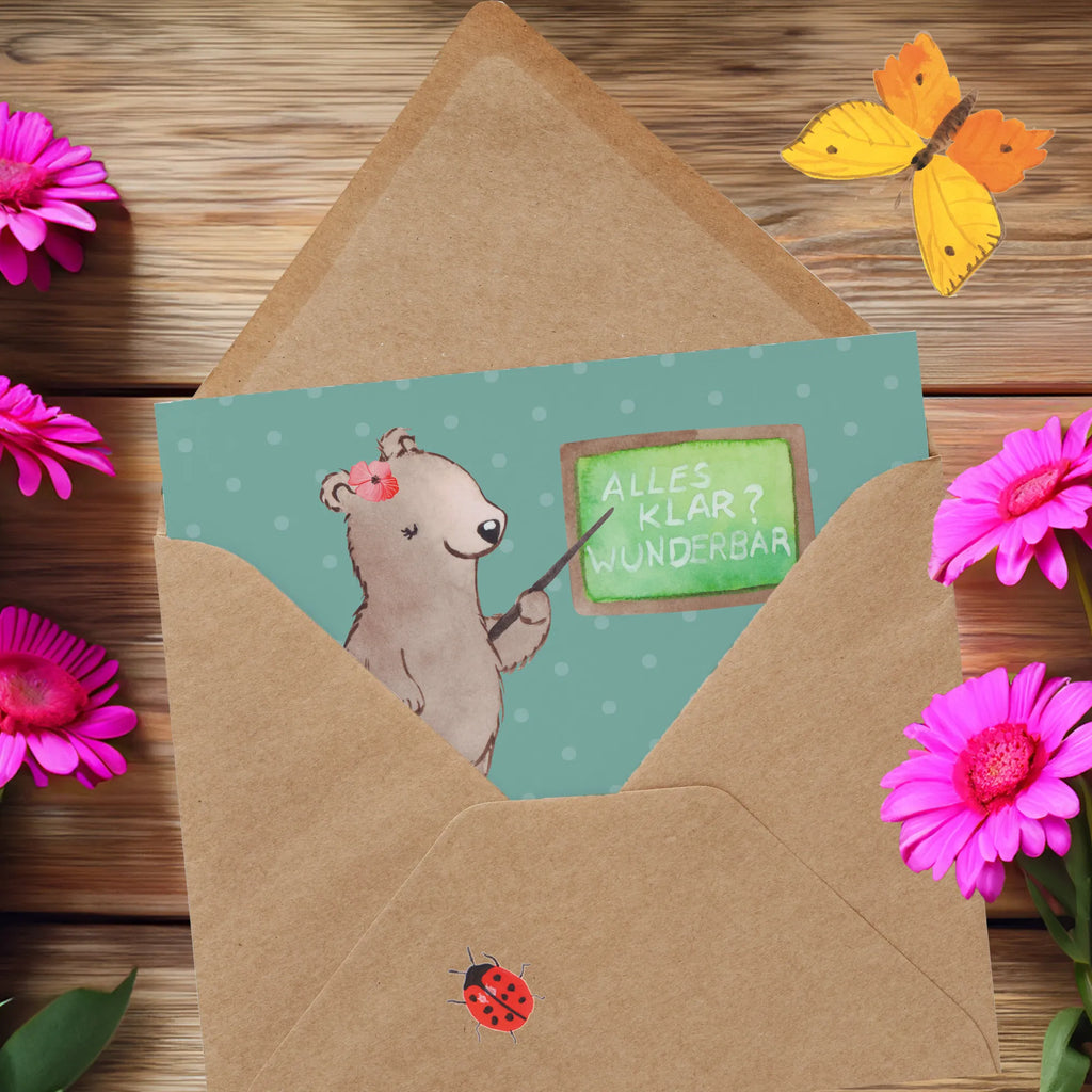 Deluxe Card Eine Dozentin ist wie ein guter Wein: Mit der Zeit werden ihre Vorlesungen immer grandioser. Karte, Glückwunschkarte, Einladungskarte, Grußkarte, Hochzeitskarte, Hochwertige Klappkarte, Hochwertige Grußkarte, Klappkarte, Geburtstagskarte, Beruf, Ausbildung, Jubiläum, Abschied, Rente, Kollege, Kollegin, Geschenk, Schenken, Arbeitskollege, Mitarbeiter, Firma, Danke, Dankeschön