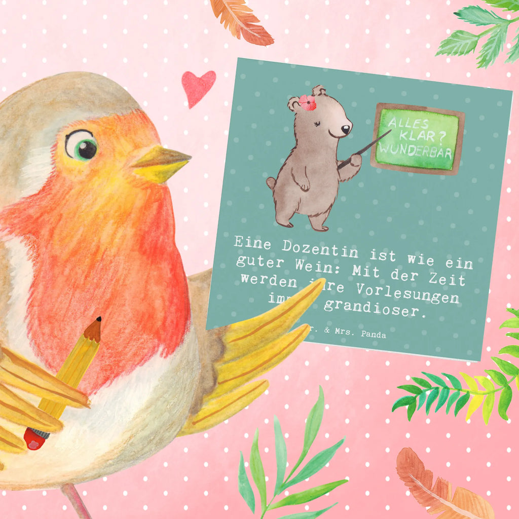 Deluxe Card Eine Dozentin ist wie ein guter Wein: Mit der Zeit werden ihre Vorlesungen immer grandioser. Karte, Glückwunschkarte, Einladungskarte, Grußkarte, Hochzeitskarte, Hochwertige Klappkarte, Hochwertige Grußkarte, Klappkarte, Geburtstagskarte, Beruf, Ausbildung, Jubiläum, Abschied, Rente, Kollege, Kollegin, Geschenk, Schenken, Arbeitskollege, Mitarbeiter, Firma, Danke, Dankeschön