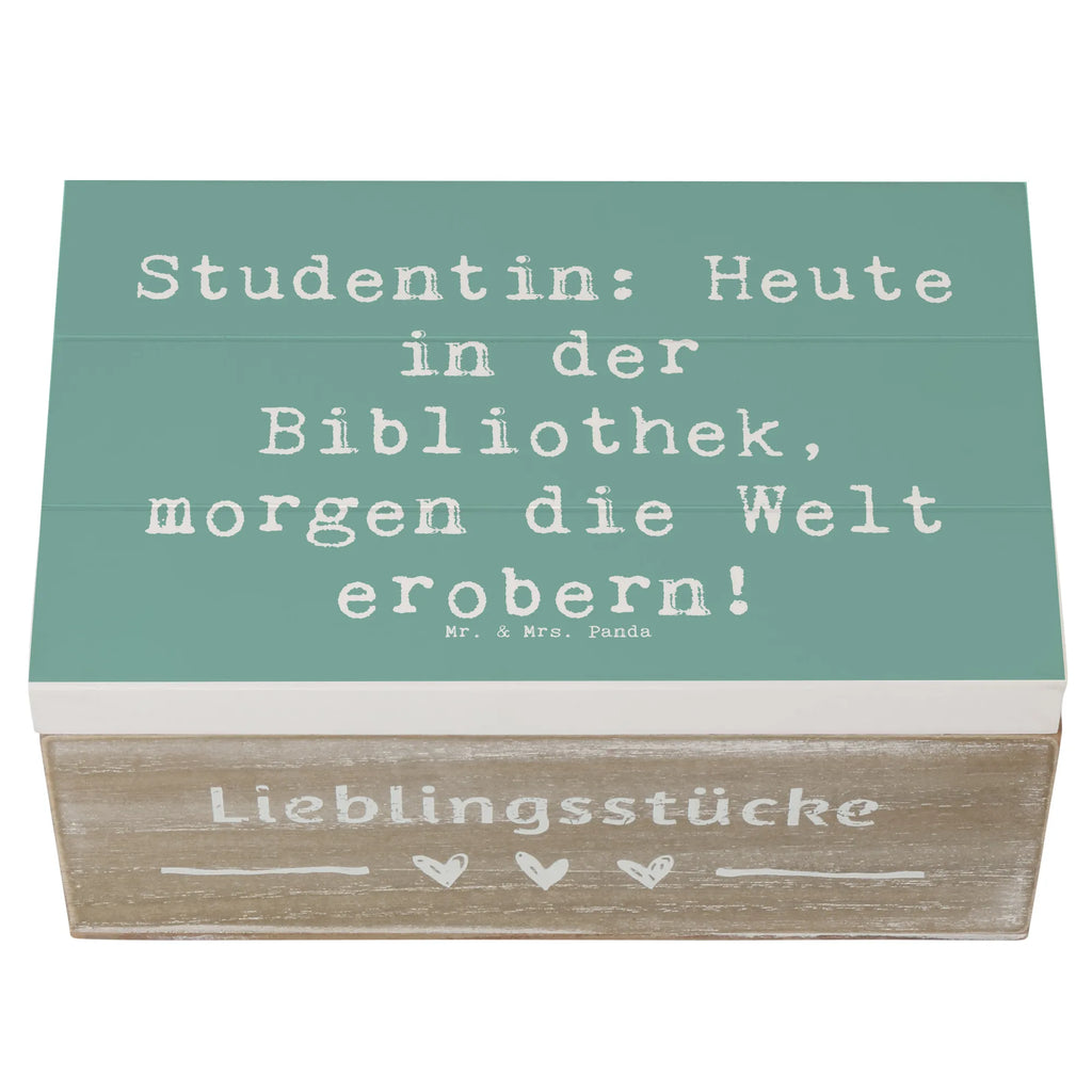 Holzkiste Spruch Studentin: Heute in der Bibliothek, morgen die Welt erobern! Geschenkdose, Erinnerungsbox, Dekokiste, Aufbewahrungsbox, Holzkiste, Geschenkbox, Schatulle, XXL, Kiste, Erinnerungskiste, Schatzkiste, Truhe, Beruf, Ausbildung, Jubiläum, Abschied, Rente, Kollege, Kollegin, Geschenk, Schenken, Arbeitskollege, Mitarbeiter, Firma, Danke, Dankeschön