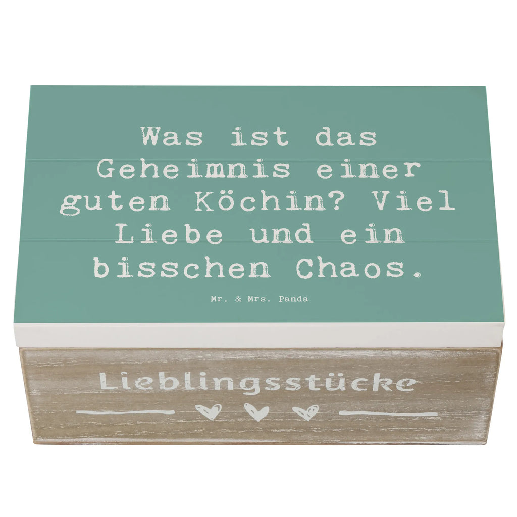 Wooden chest Saying Was ist das Geheimnis einer guten Köchin? Viel Liebe und ein bisschen Chaos. Dekokiste, Erinnerungsbox, Aufbewahrungsbox, Schatulle, Geschenkdose, Geschenkbox, Holzkiste, Schatzkiste, XXL, Truhe, Kiste, Erinnerungskiste, Beruf, Ausbildung, Jubiläum, Abschied, Rente, Kollege, Kollegin, Geschenk, Schenken, Arbeitskollege, Mitarbeiter, Firma, Danke, Dankeschön