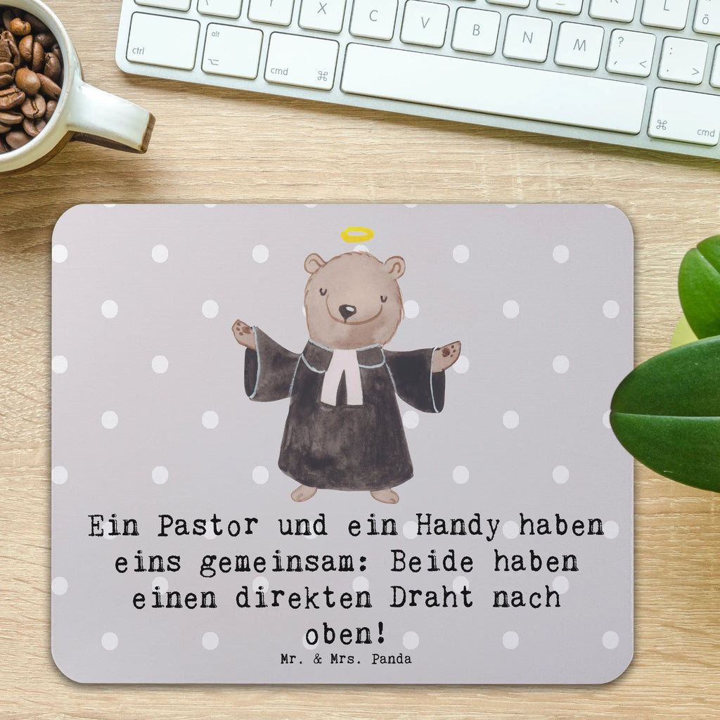 Mouse mat Ein Pastor und ein Handy haben eins gemeinsam: Beide haben einen direkten Draht nach oben! Einzigartiges Mauspad, Arbeitszimmer, Mauspad Büro, Mausunterlage, Büroausstattung, Designer Mauspad, Computer zubehör, PC Zubehör, Mauspad, Mousepad, Beruf, Ausbildung, Jubiläum, Abschied, Rente, Kollege, Kollegin, Geschenk, Schenken, Arbeitskollege, Mitarbeiter, Firma, Danke, Dankeschön